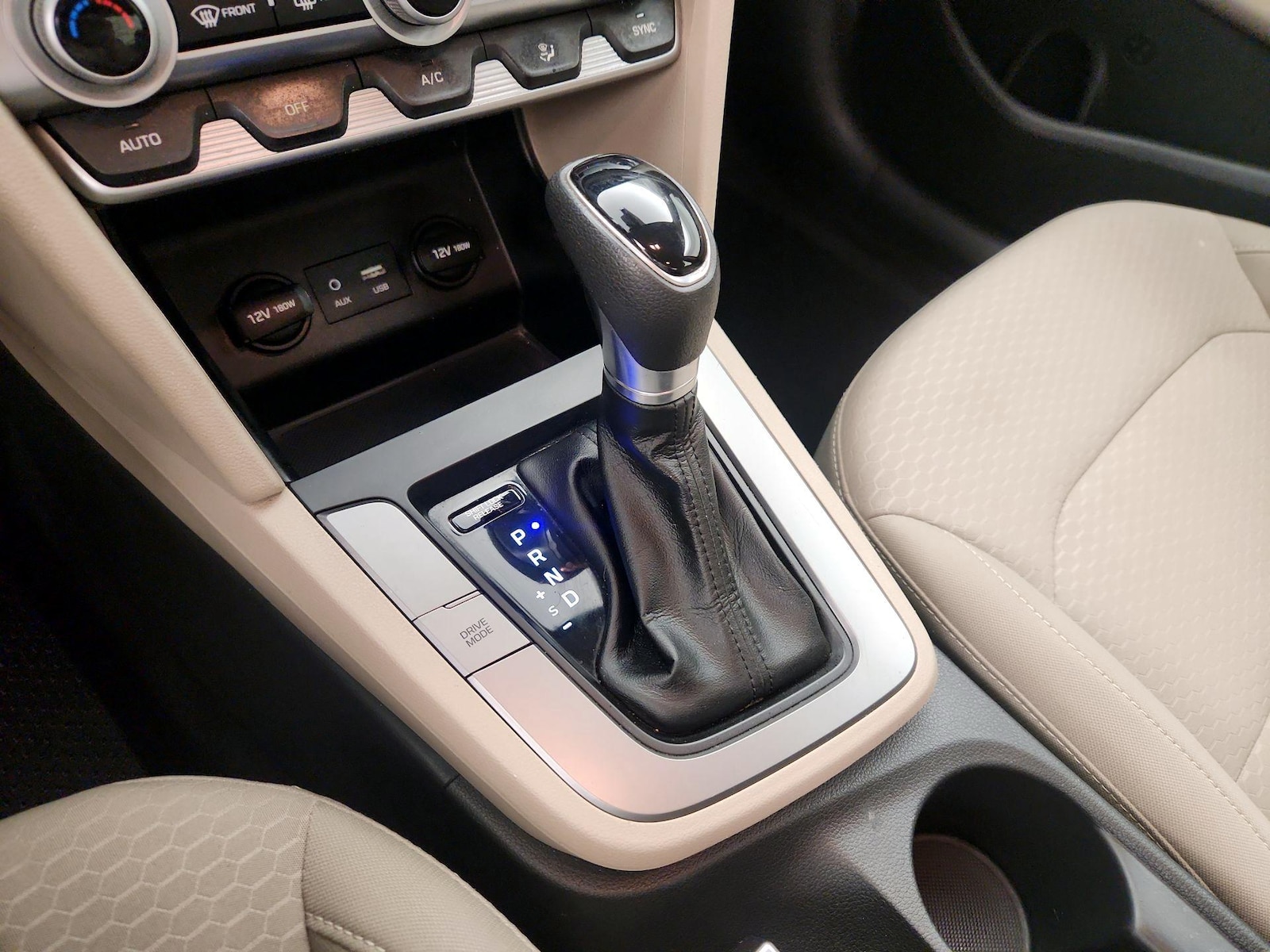 2020 Hyundai Elantra SEL - Photo 18