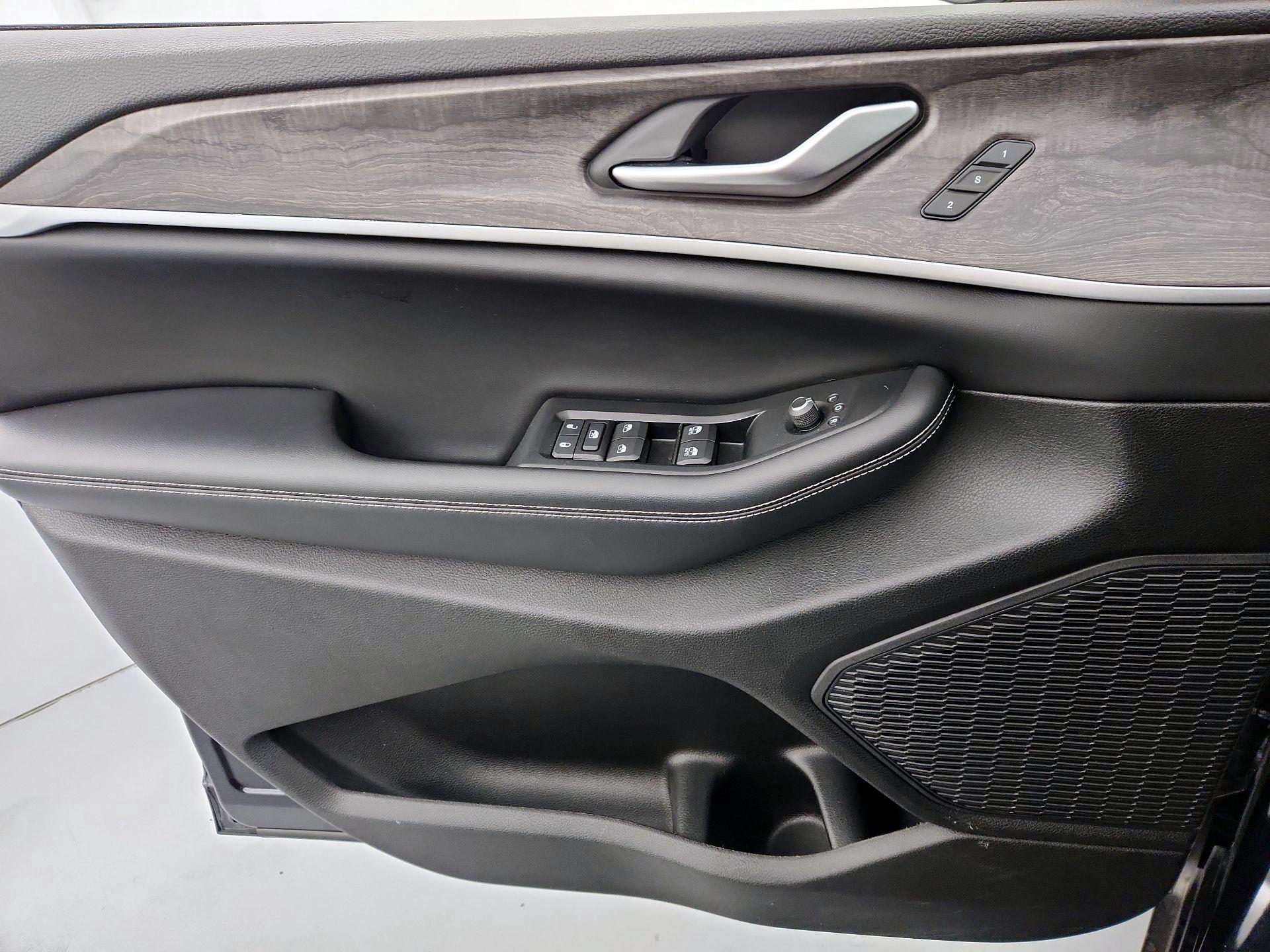 Thumbnail: 2023 Jeep Grand Cherokee - 12