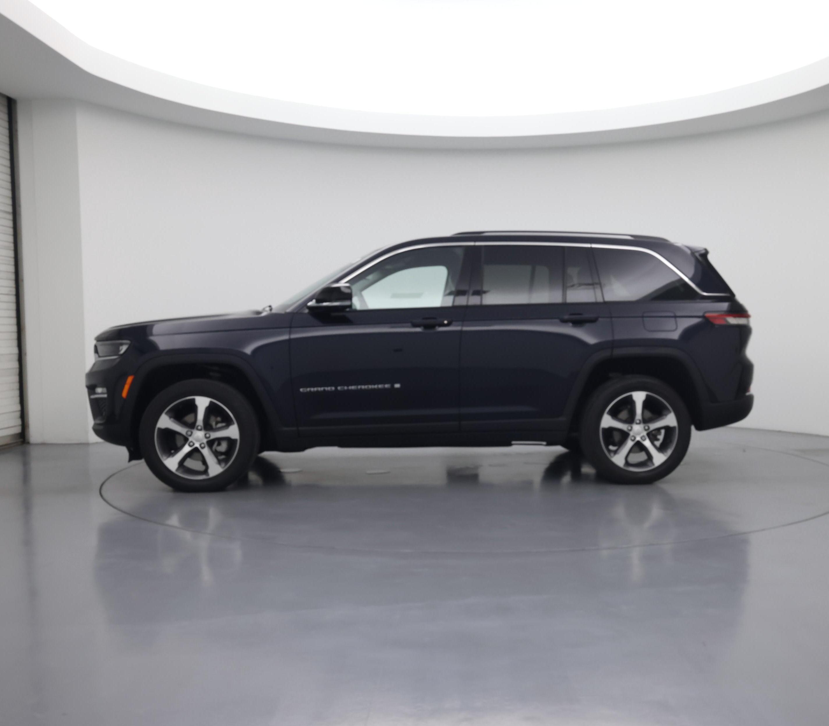 Thumbnail: 2023 Jeep Grand Cherokee - 3