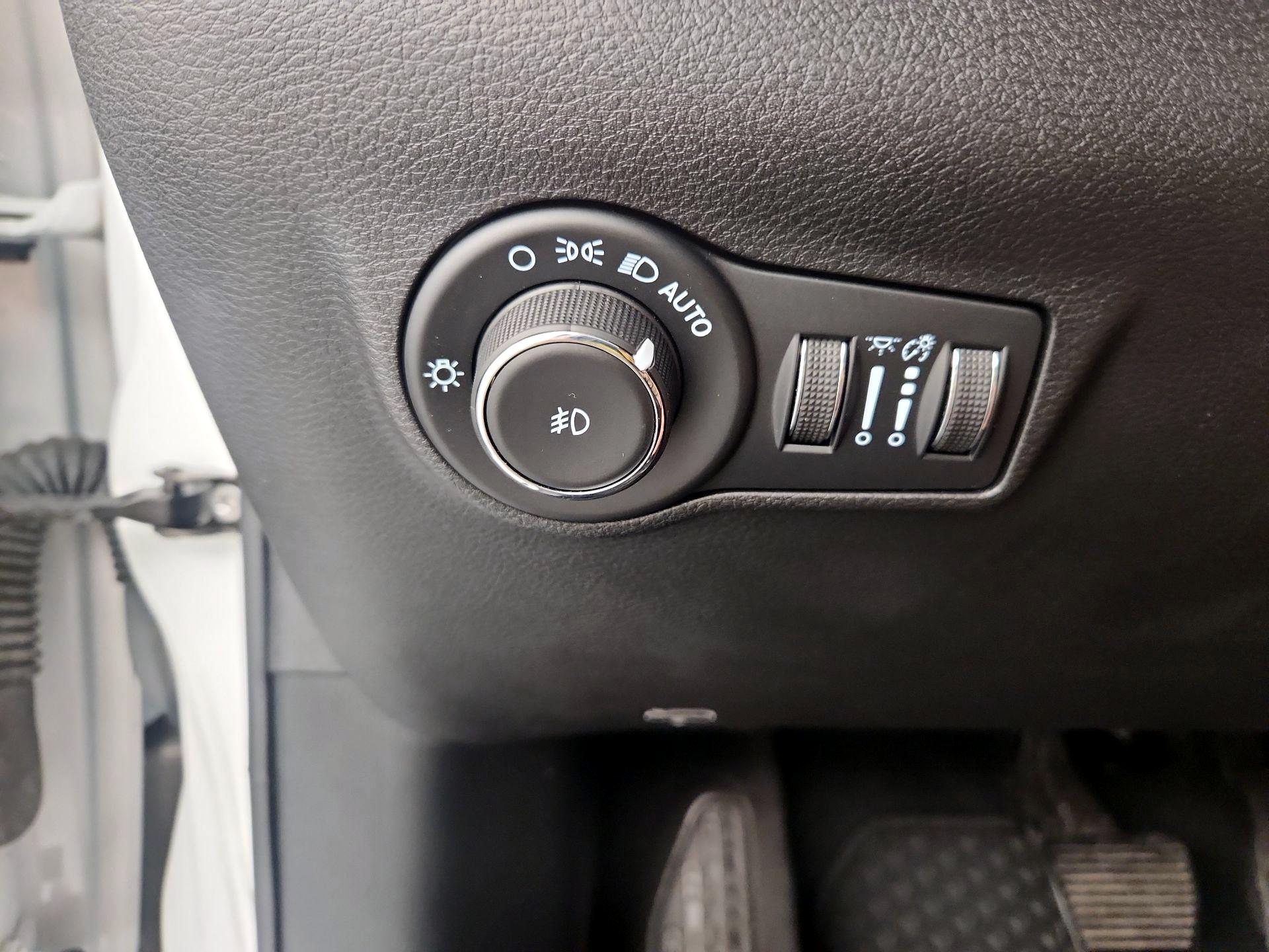 Thumbnail: 2022 Jeep Compass - 13