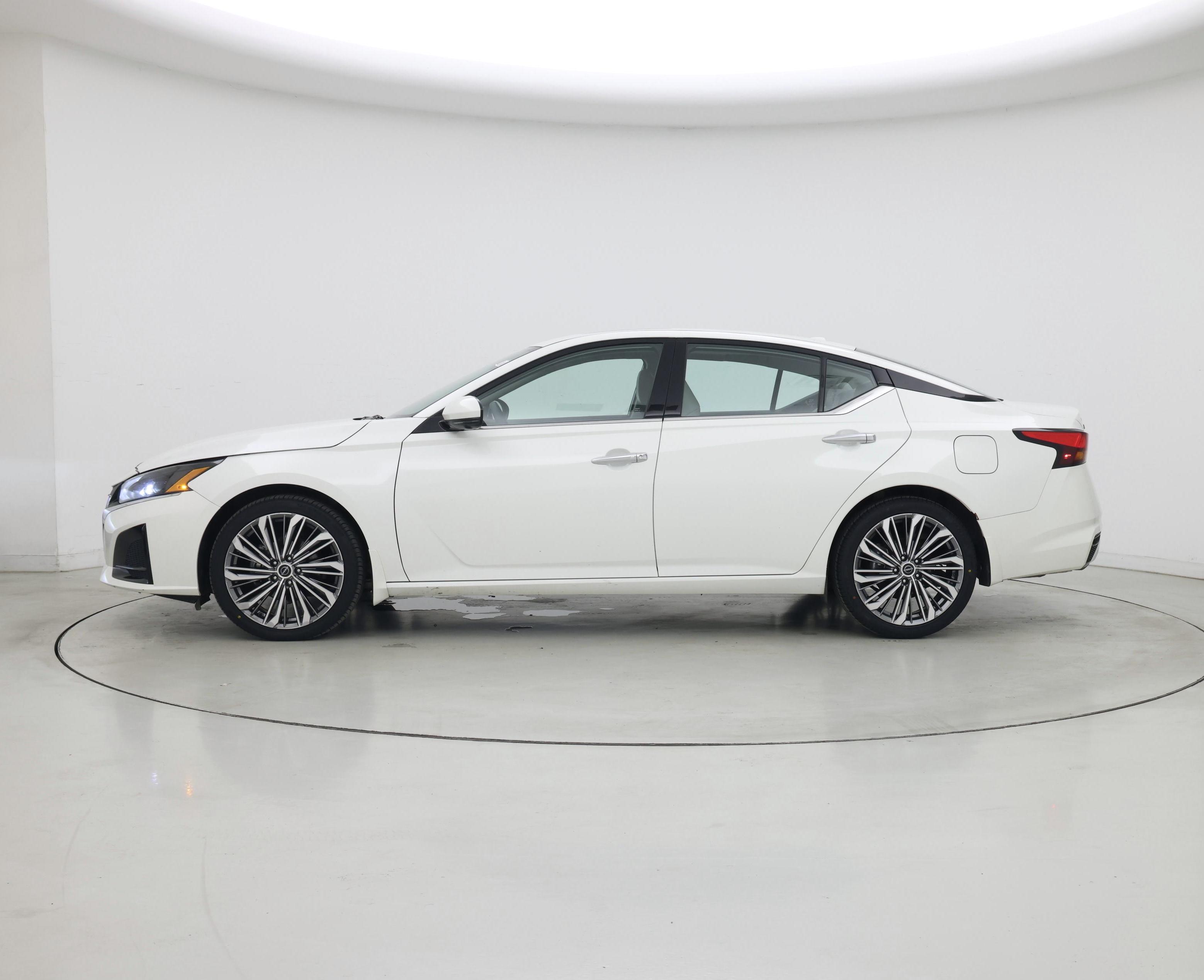 Thumbnail: 2024 Nissan Altima - 3