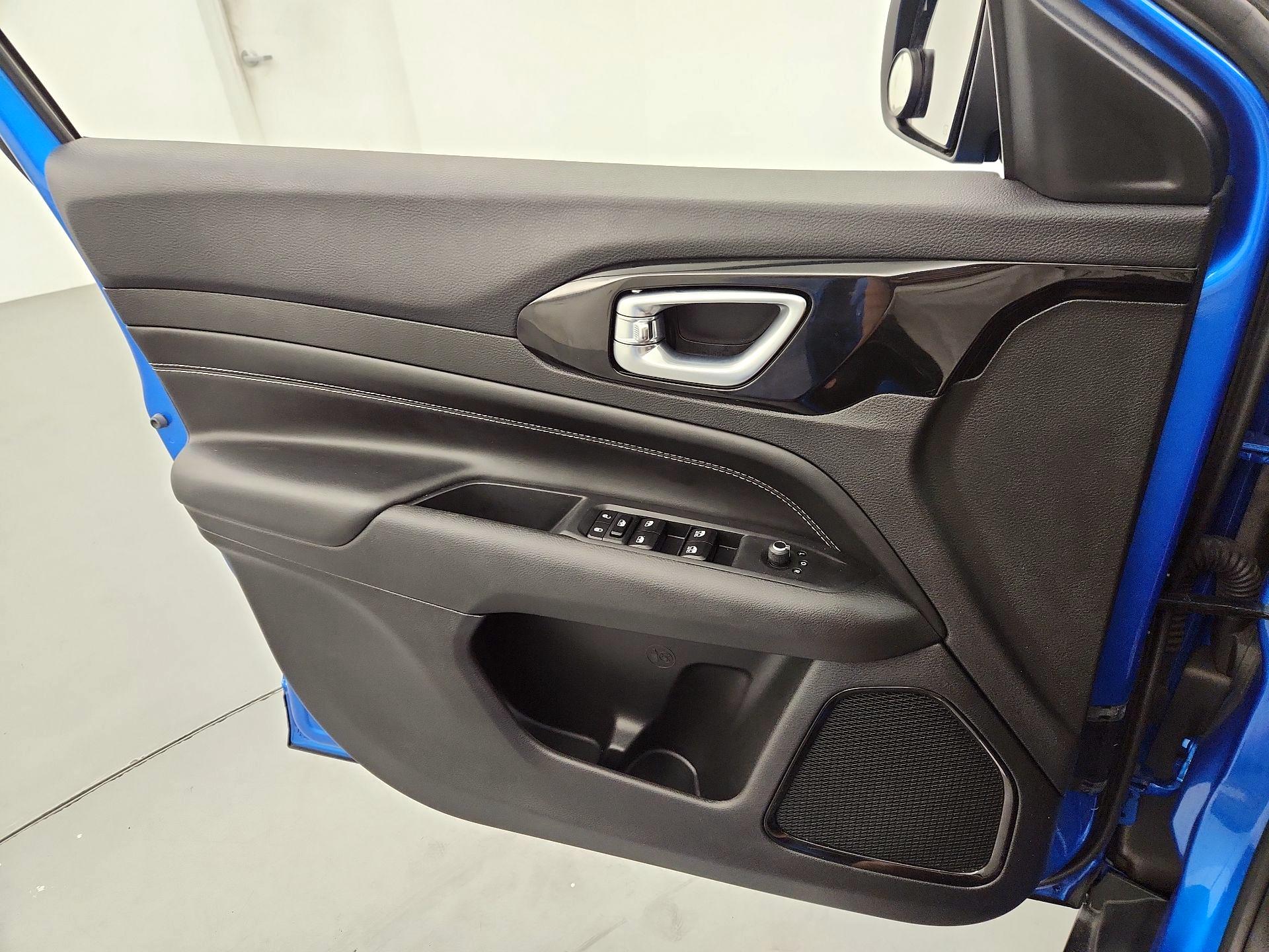Thumbnail: 2023 Jeep Compass - 12