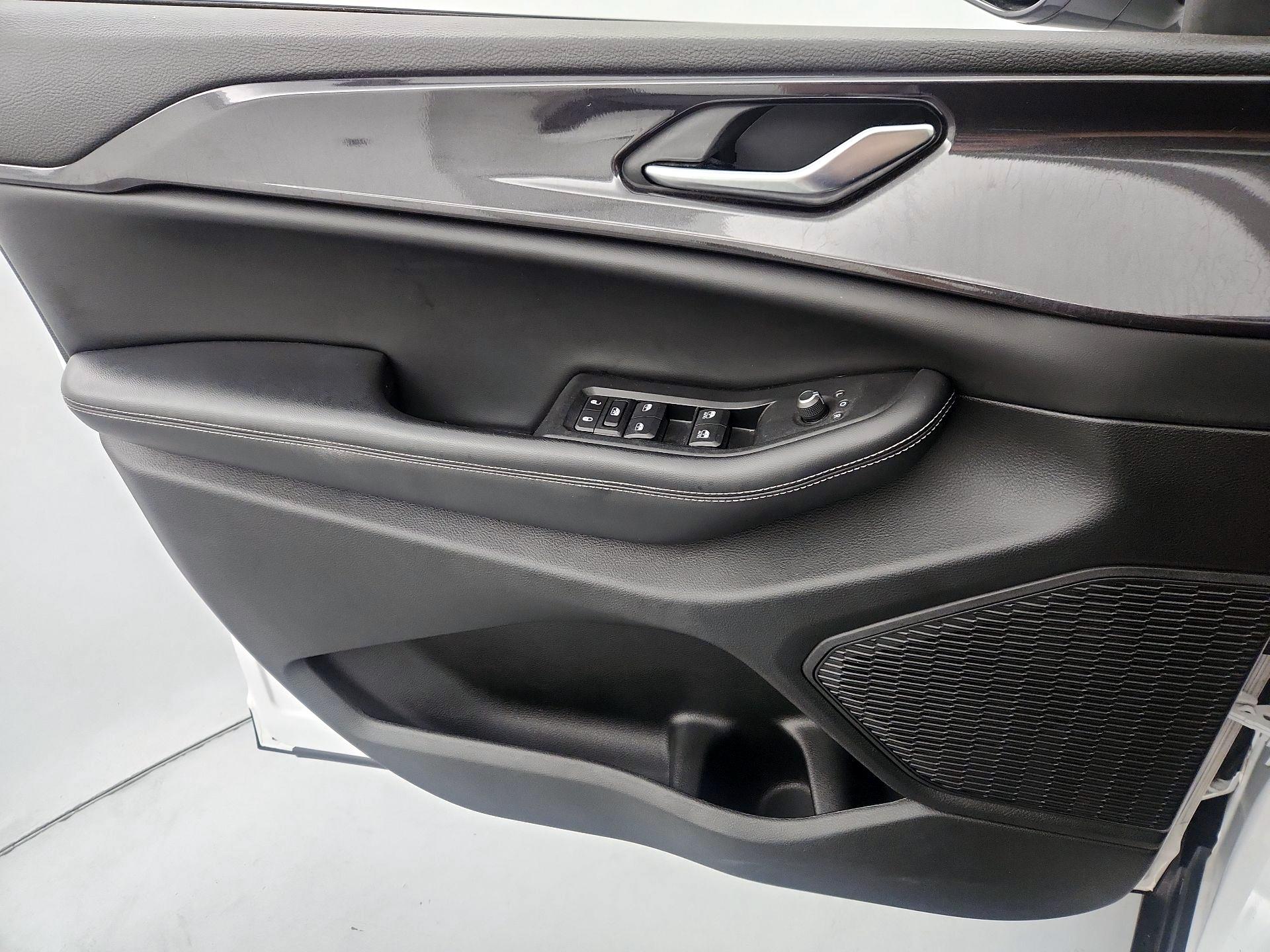 Thumbnail: 2023 Jeep Grand Cherokee - 12