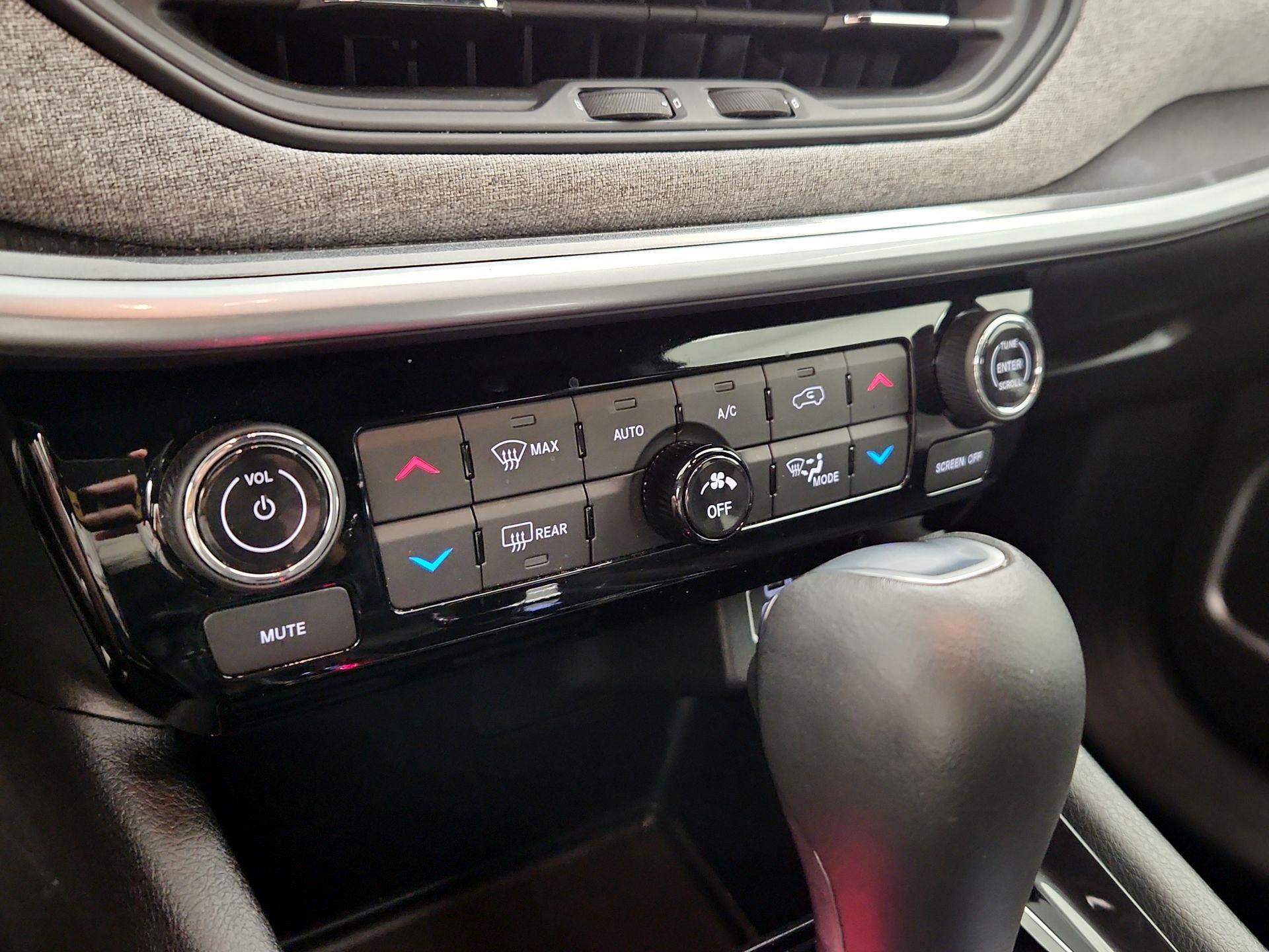 Thumbnail: 2023 Jeep Compass - 16