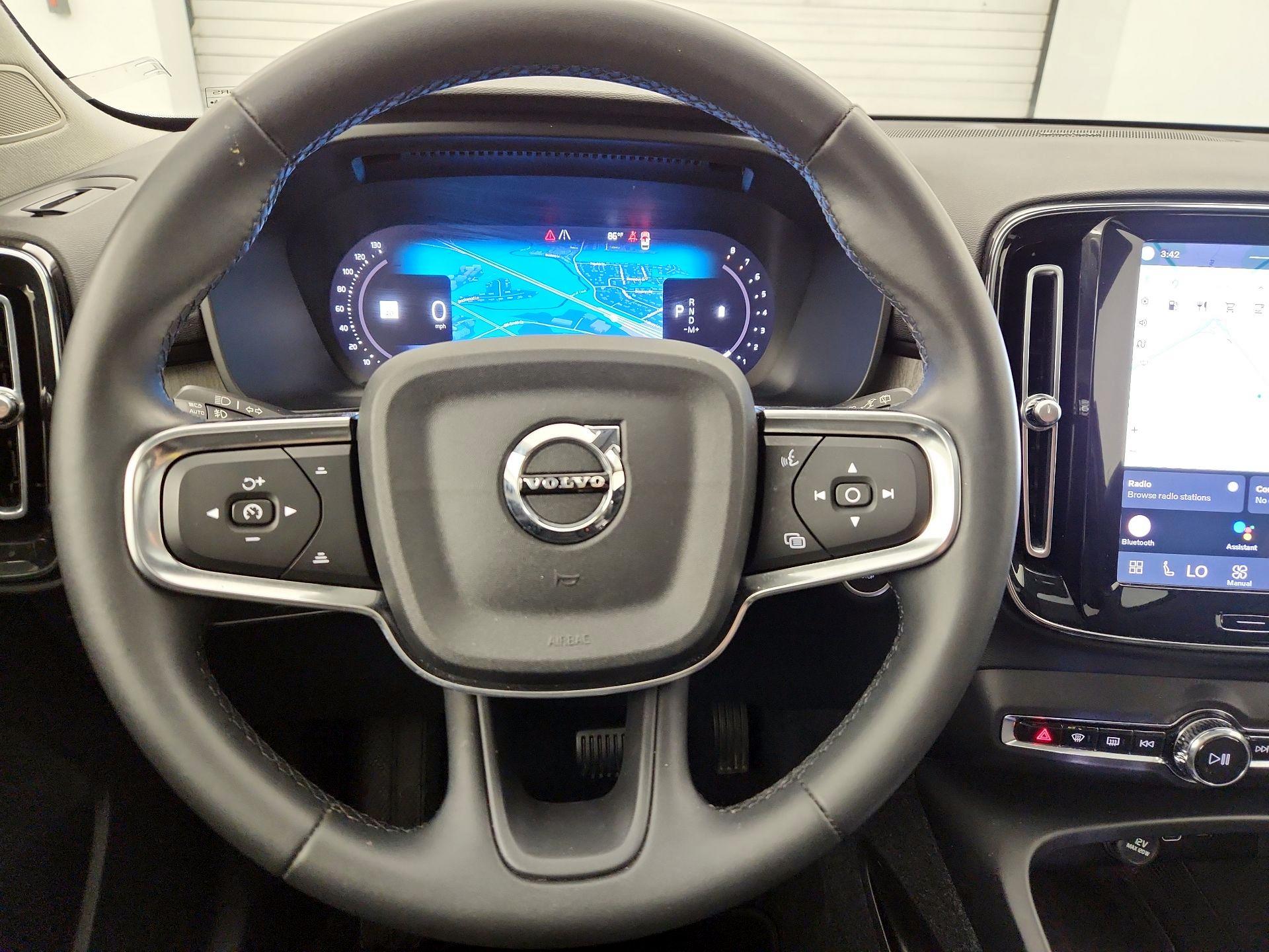 Thumbnail: 2023 Volvo XC40 - 10