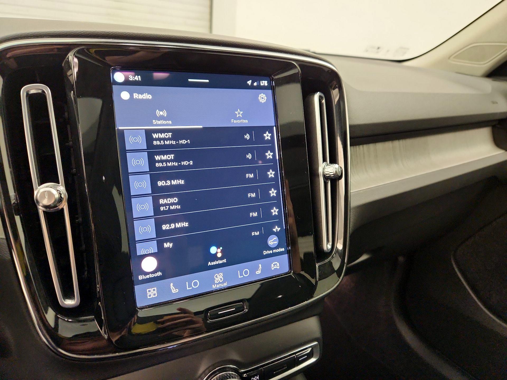 Thumbnail: 2023 Volvo XC40 - 16