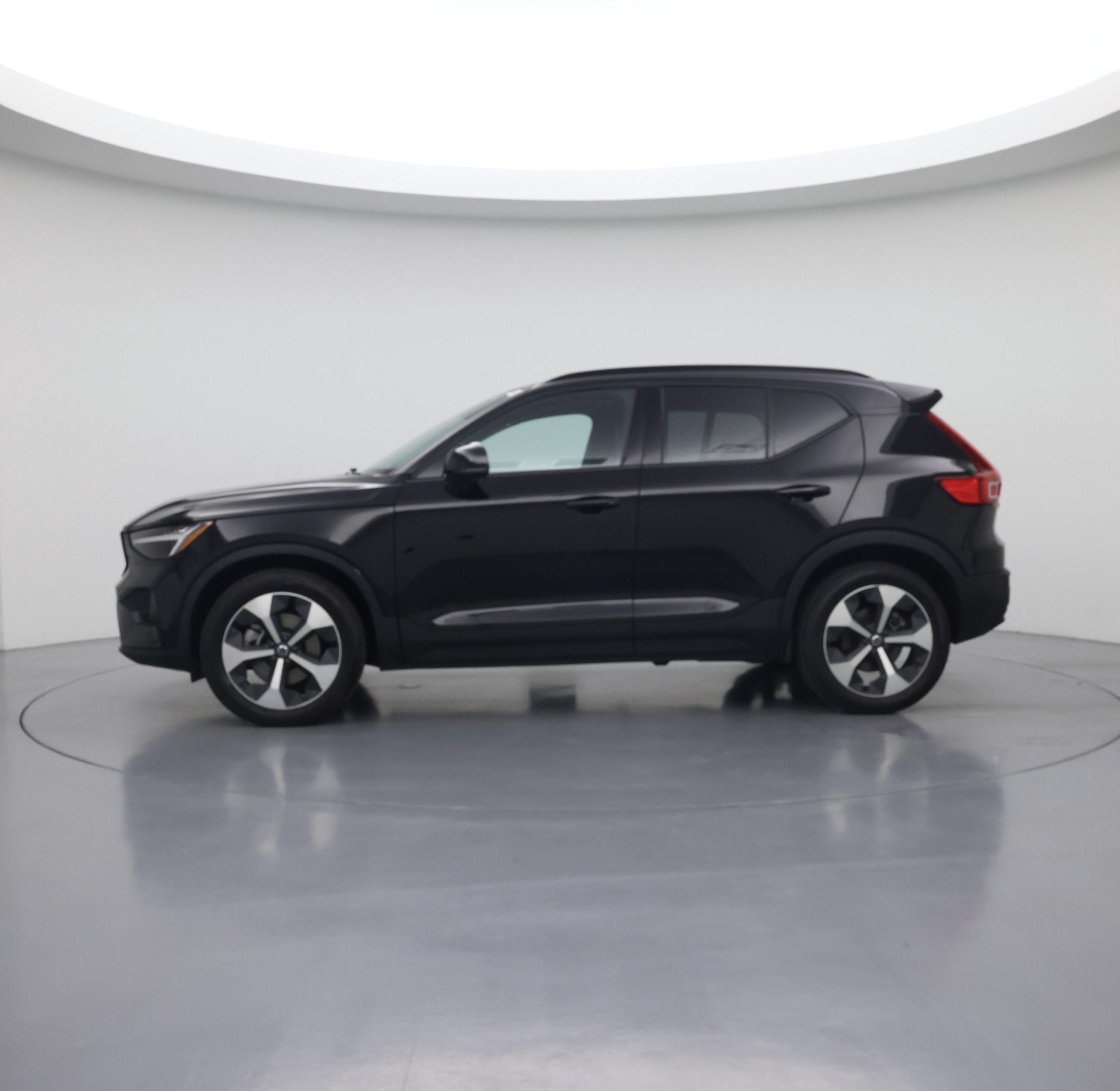 Thumbnail: 2023 Volvo XC40 - 3