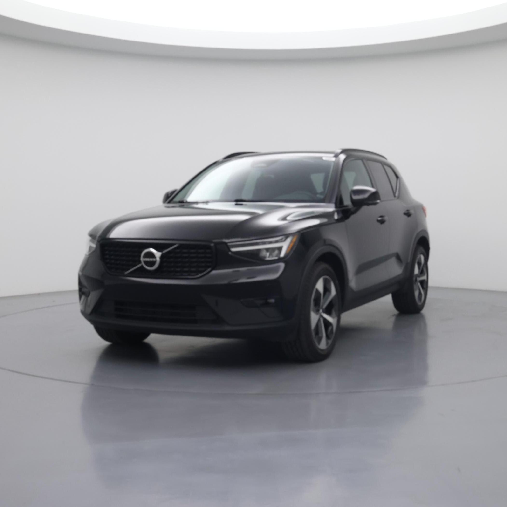Thumbnail: 2023 Volvo XC40 - 4