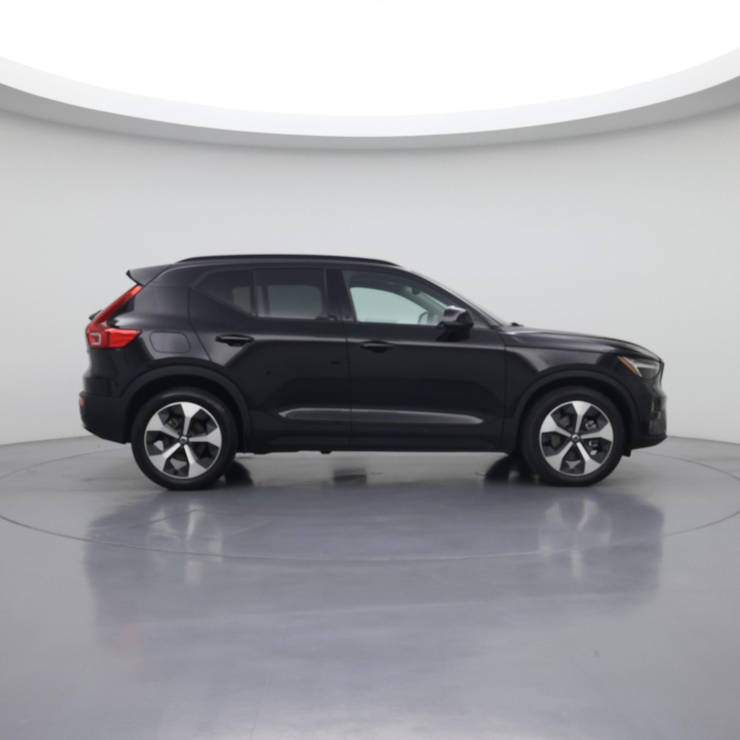 Thumbnail: 2023 Volvo XC40 - 7