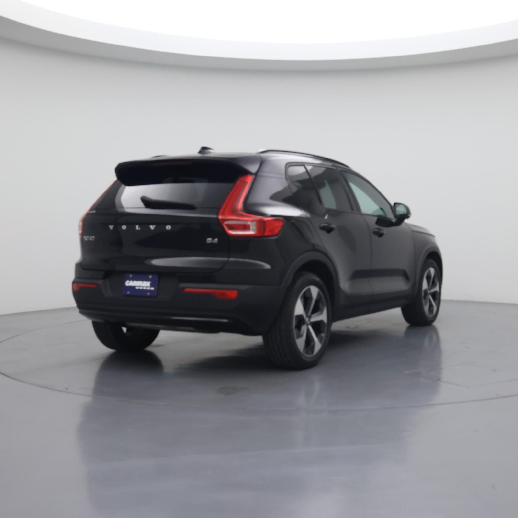 Thumbnail: 2023 Volvo XC40 - 8