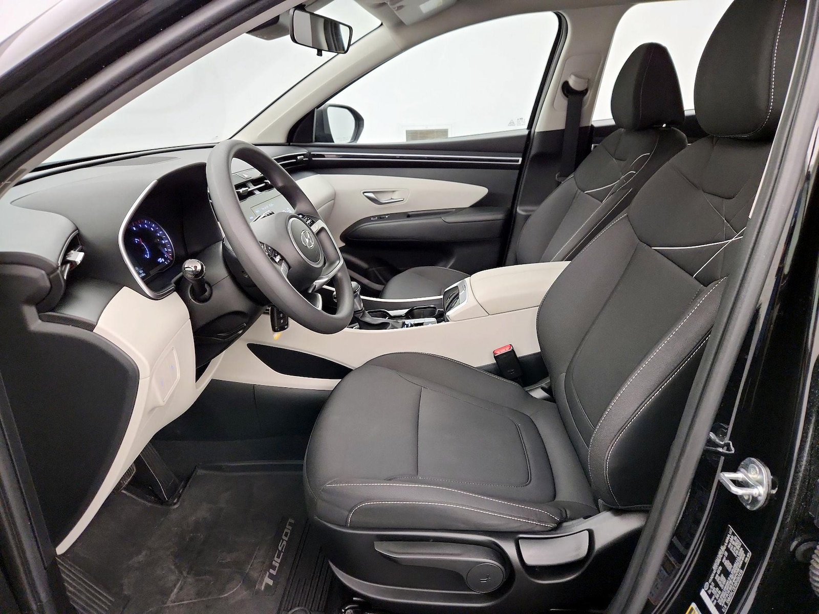 2024 Hyundai Tucson SE - Photo 12