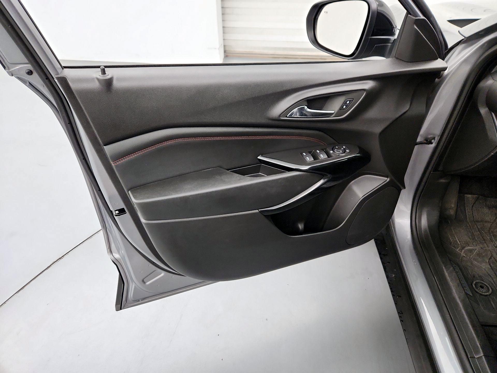 Thumbnail: 2025 Chevrolet Trax - 12