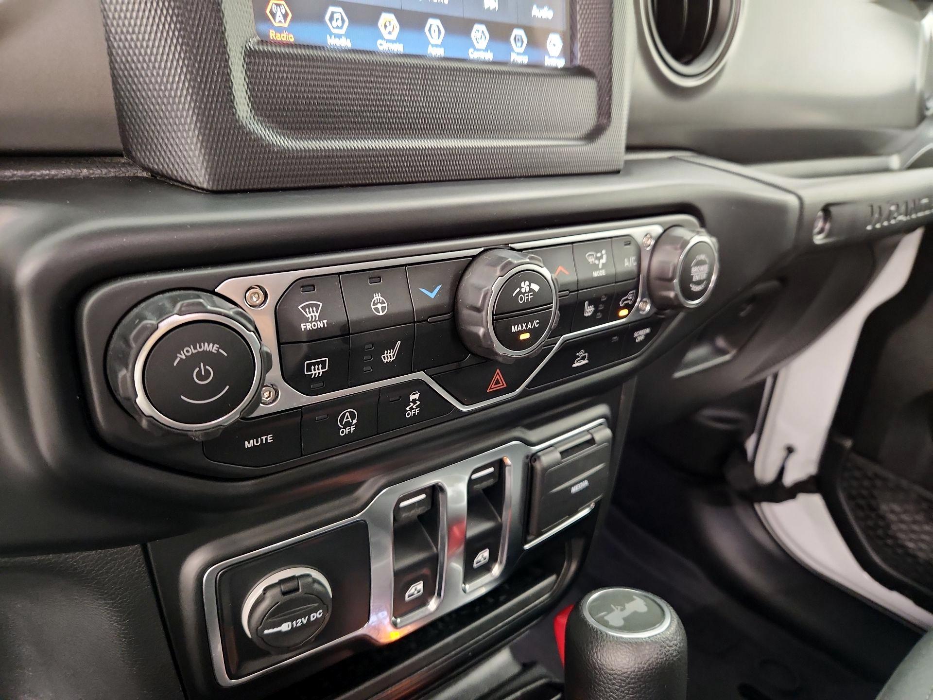 Thumbnail: 2022 Jeep Wrangler - 16