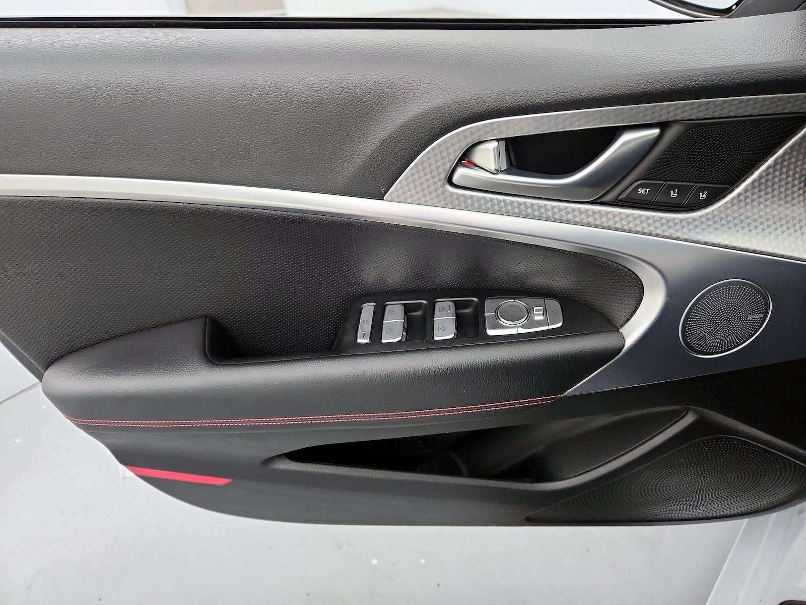 2023 GENESIS G70 Standard - Photo 13