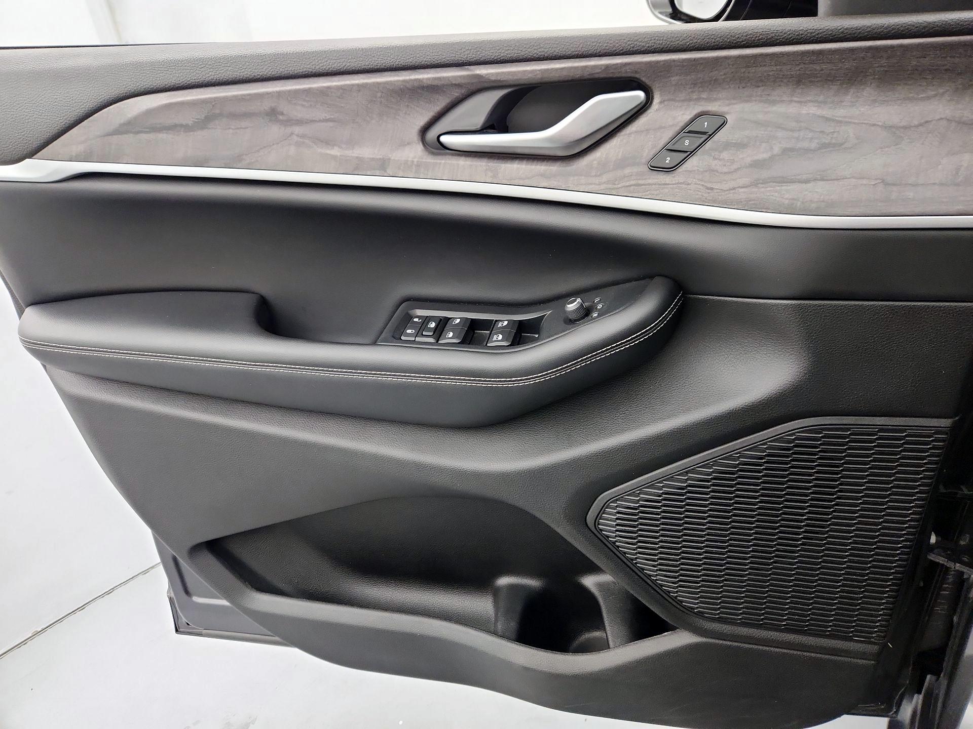 Thumbnail: 2023 Jeep Grand Cherokee - 12