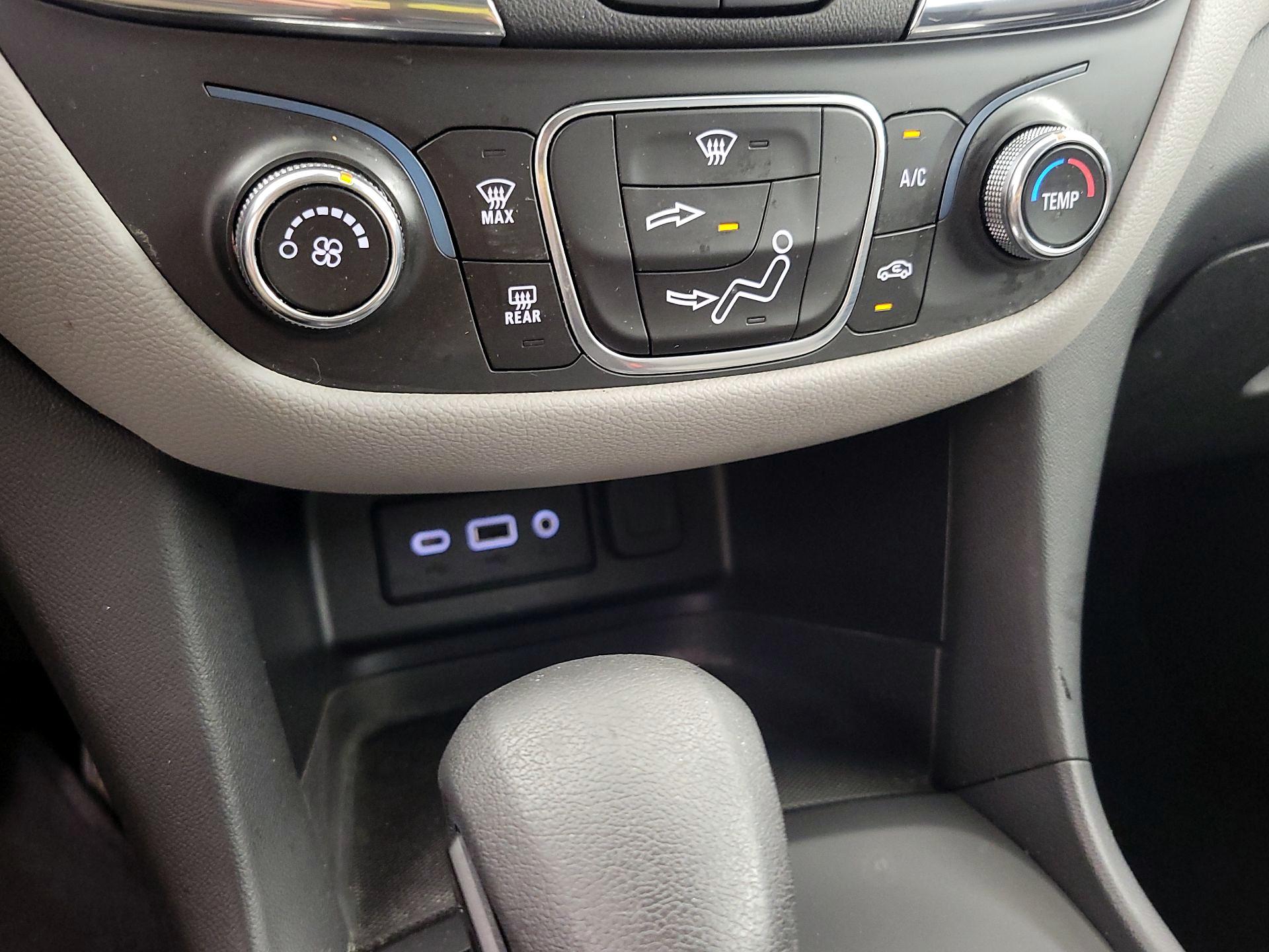 Thumbnail: 2022 Chevrolet Equinox - 16
