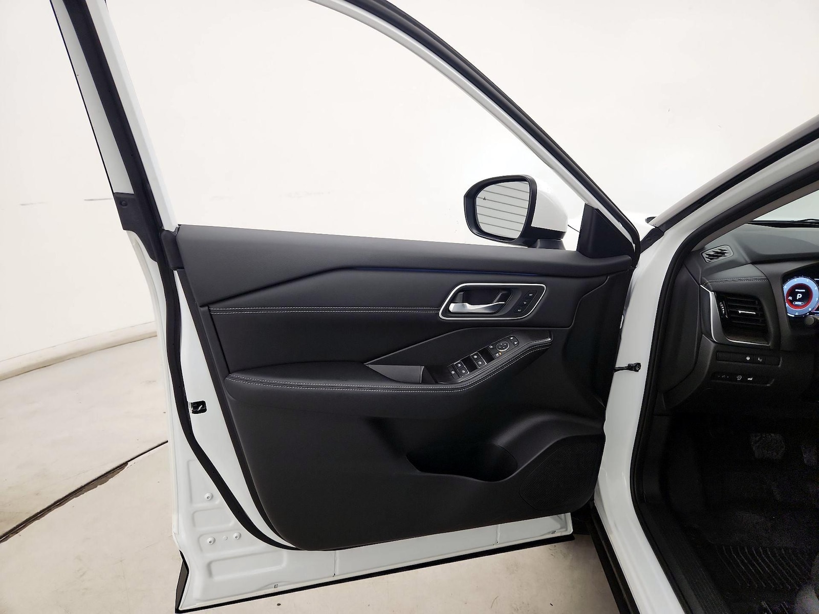 2026 Nissan Rogue Platinum - Photo 13