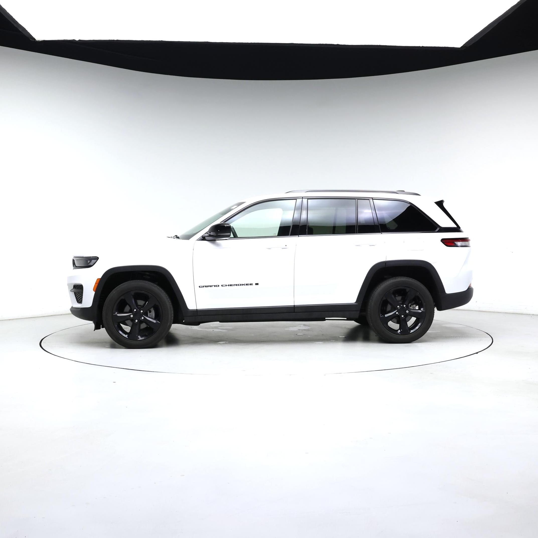 Thumbnail: 2023 Jeep Grand Cherokee - 3