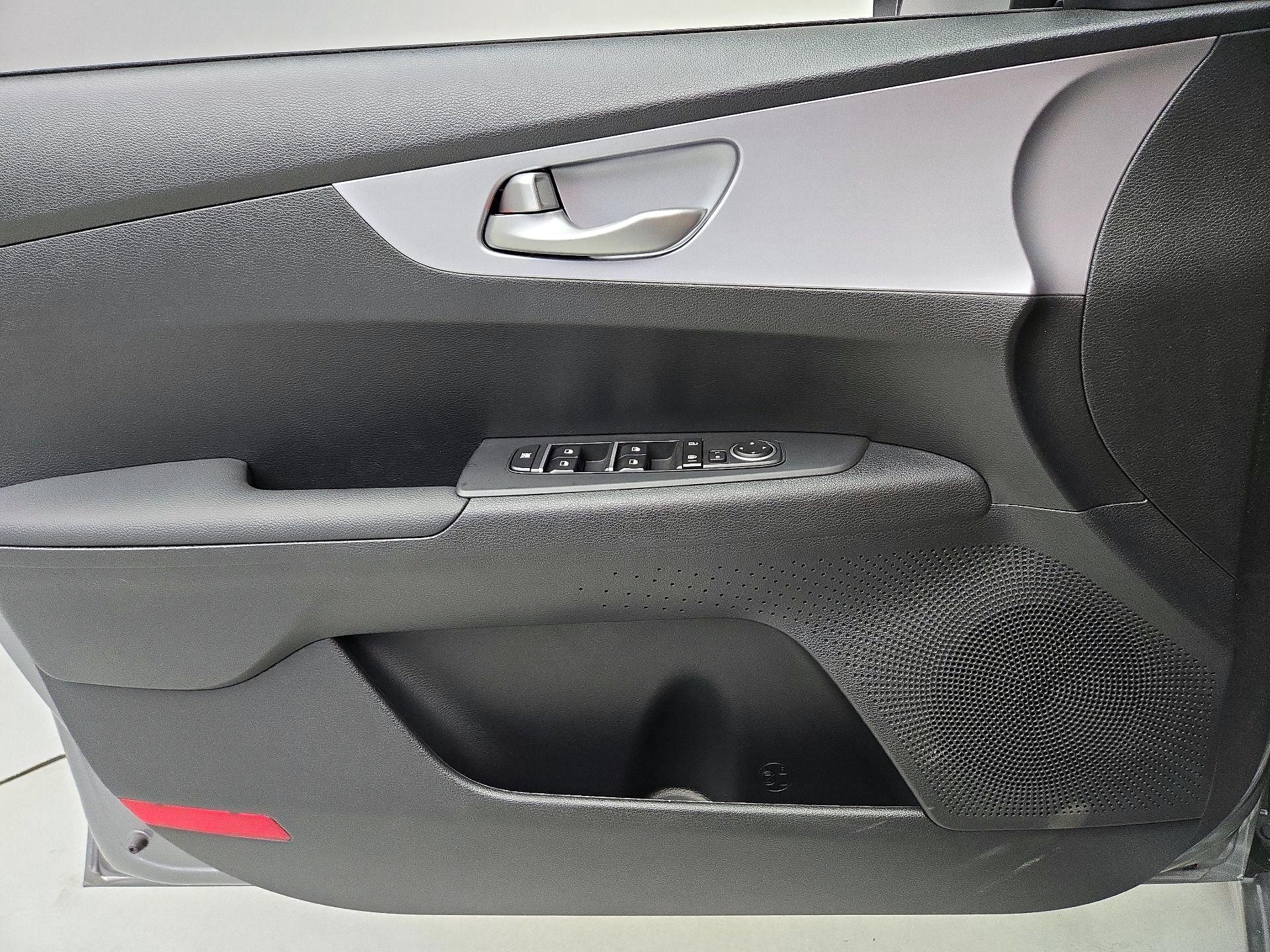 Thumbnail: 2024 Kia Forte - 12
