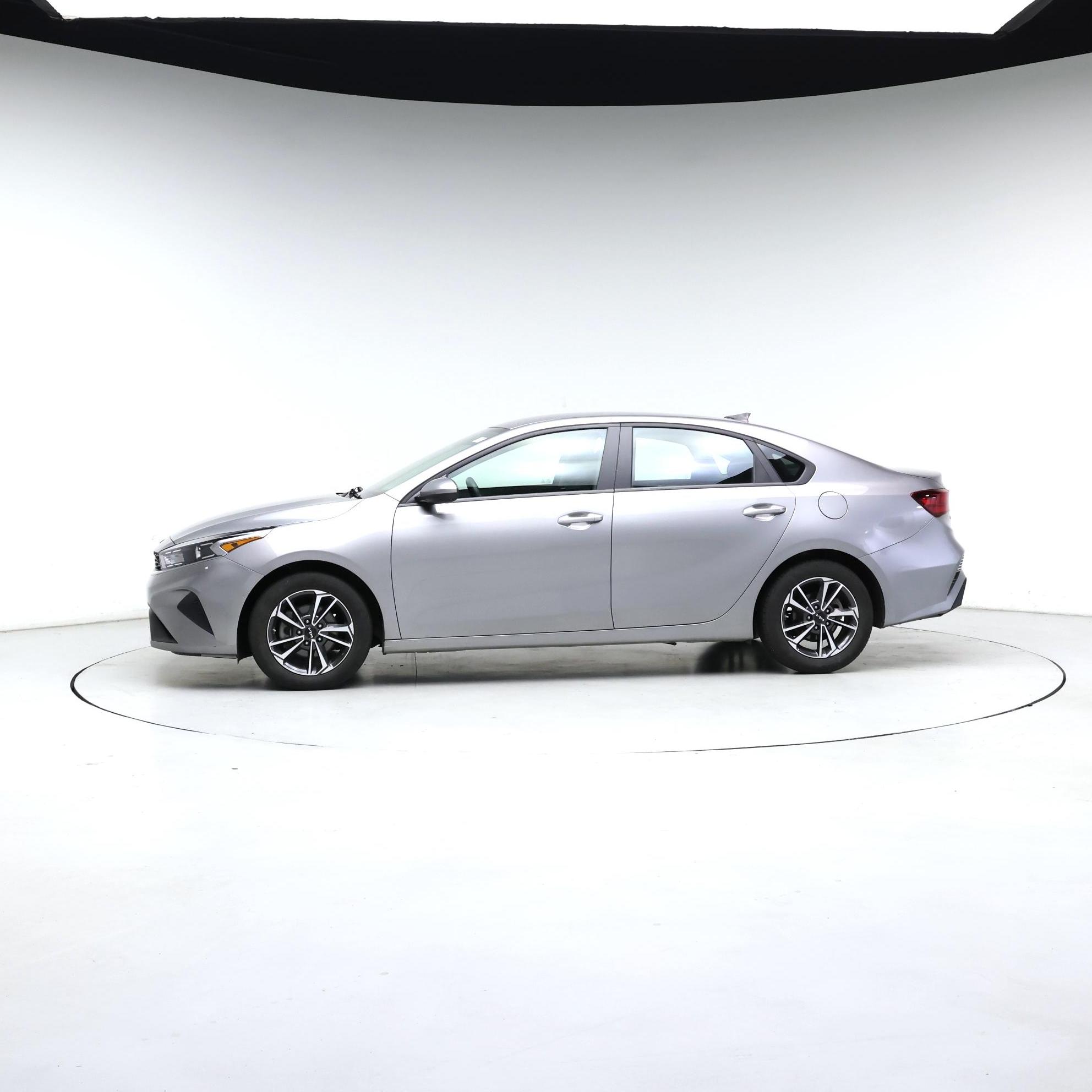 Thumbnail: 2024 Kia Forte - 3