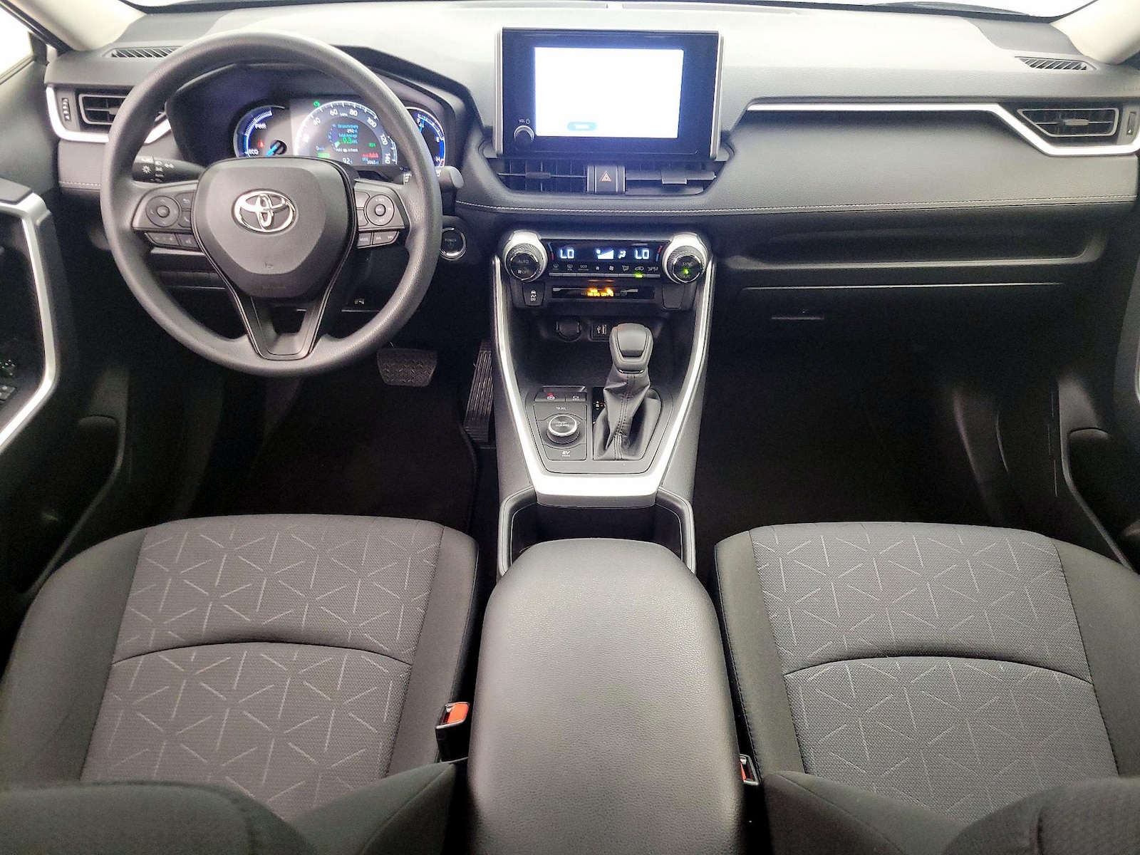 2025 Toyota RAV4 XLE - Photo 10