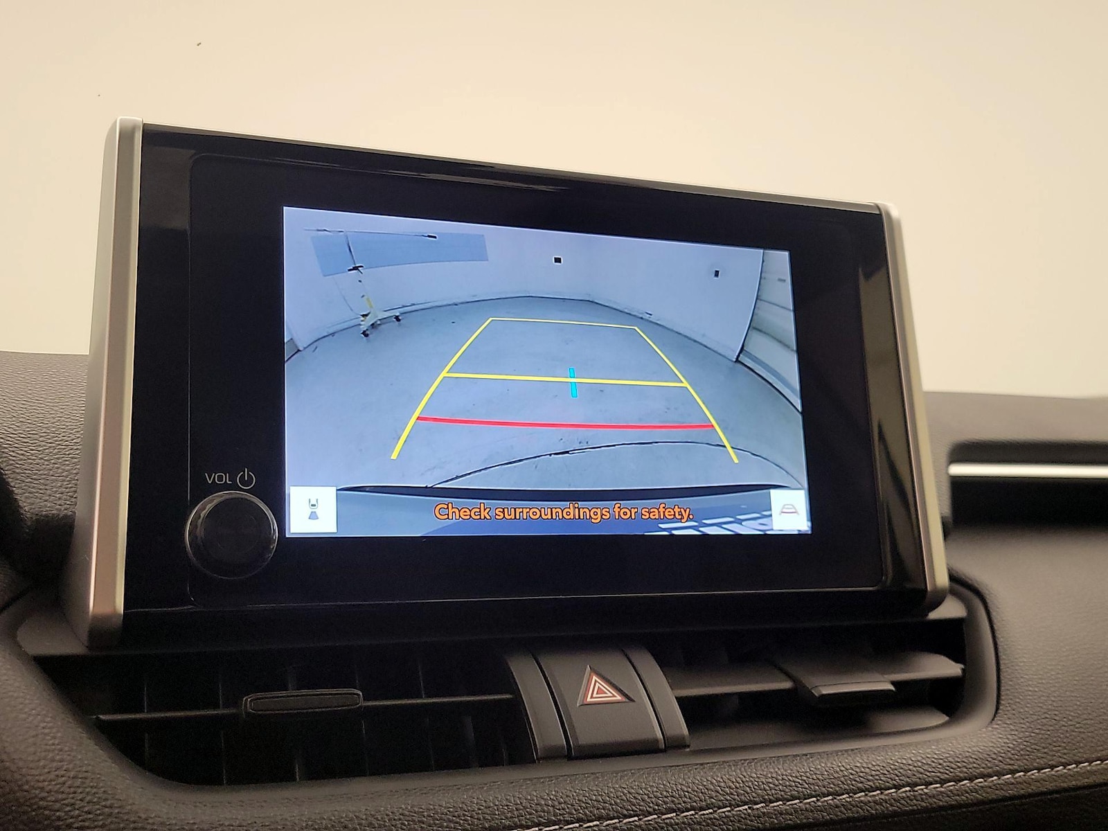 2025 Toyota RAV4 XLE - Photo 15
