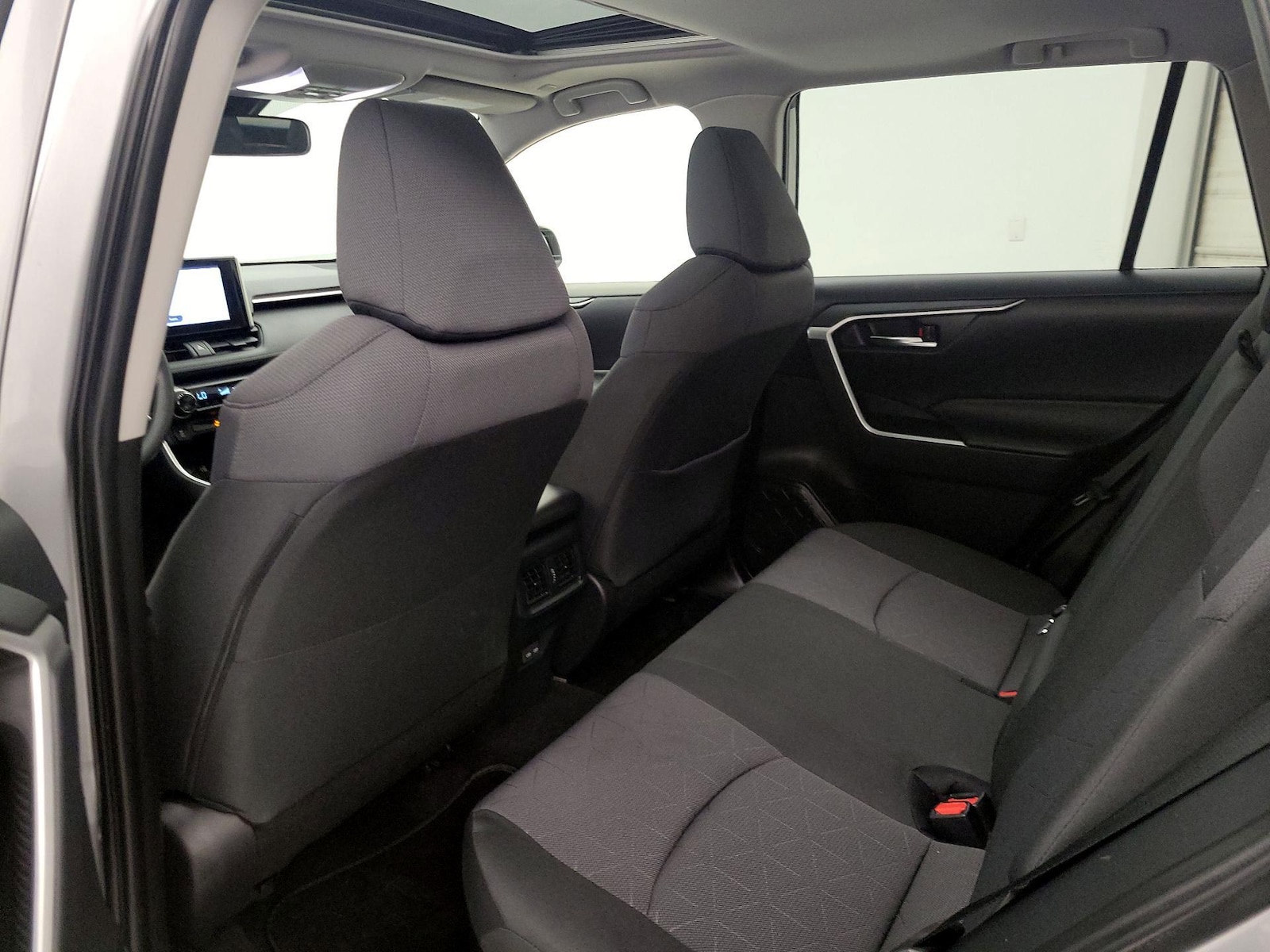 2025 Toyota RAV4 XLE - Photo 21