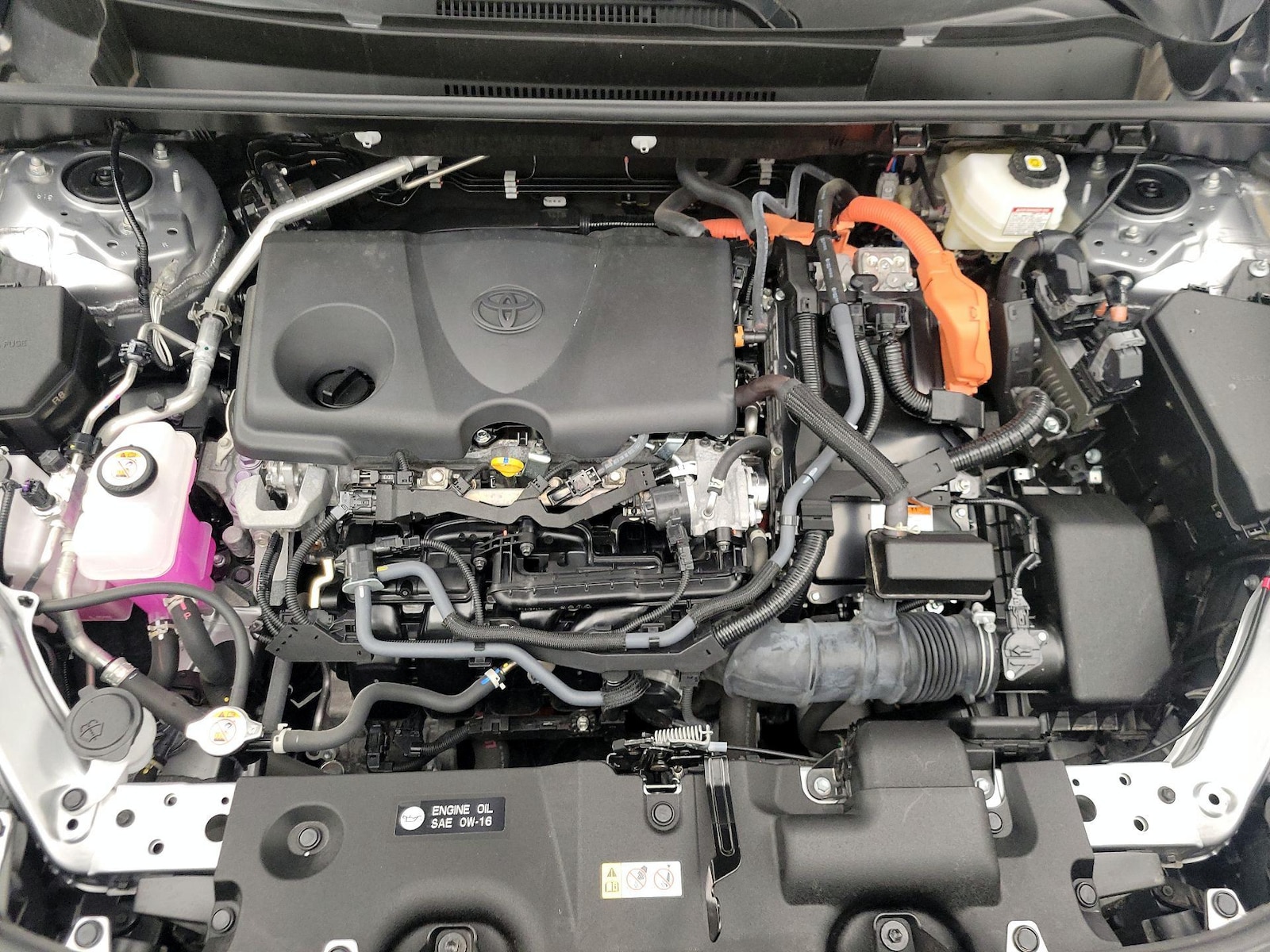 2025 Toyota RAV4 XLE - Photo 23