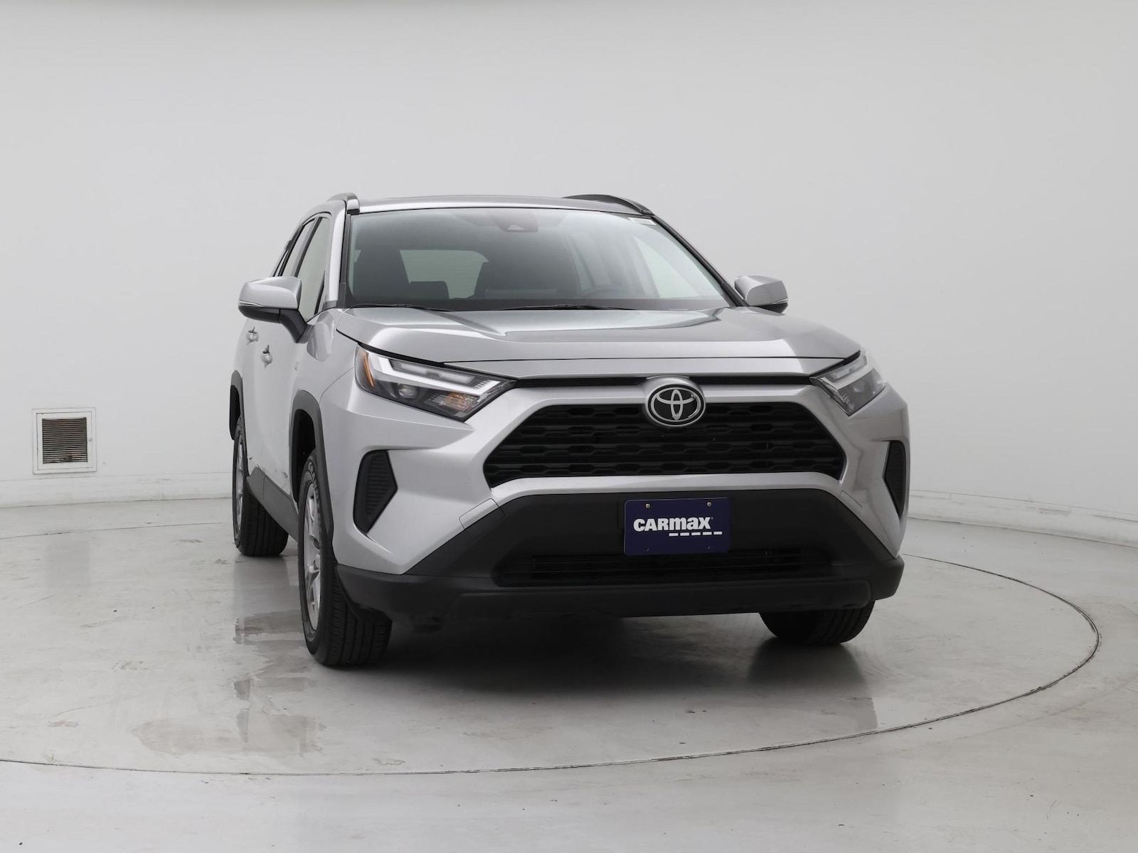 2025 Toyota RAV4 XLE - Photo 6