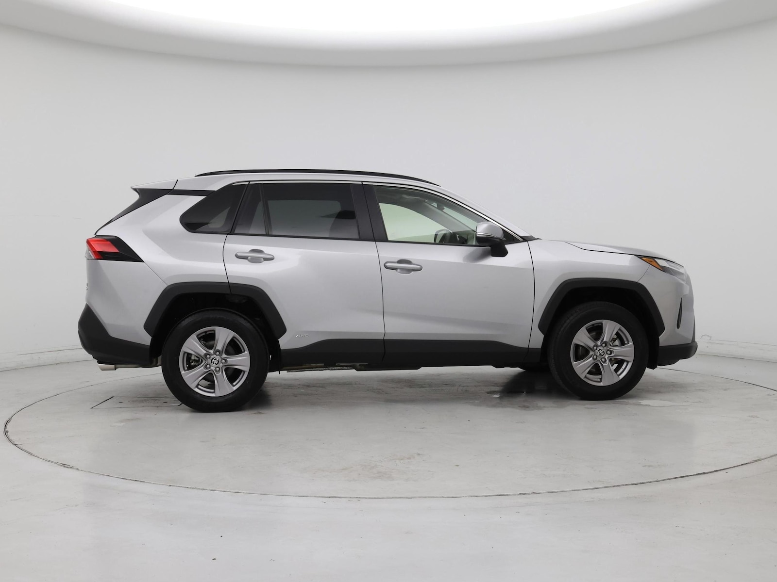 2025 Toyota RAV4 XLE - Photo 8