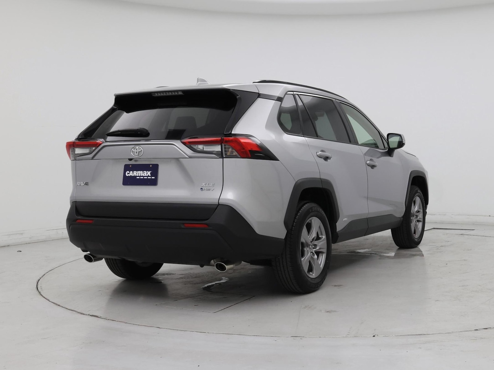 2025 Toyota RAV4 XLE - Photo 9