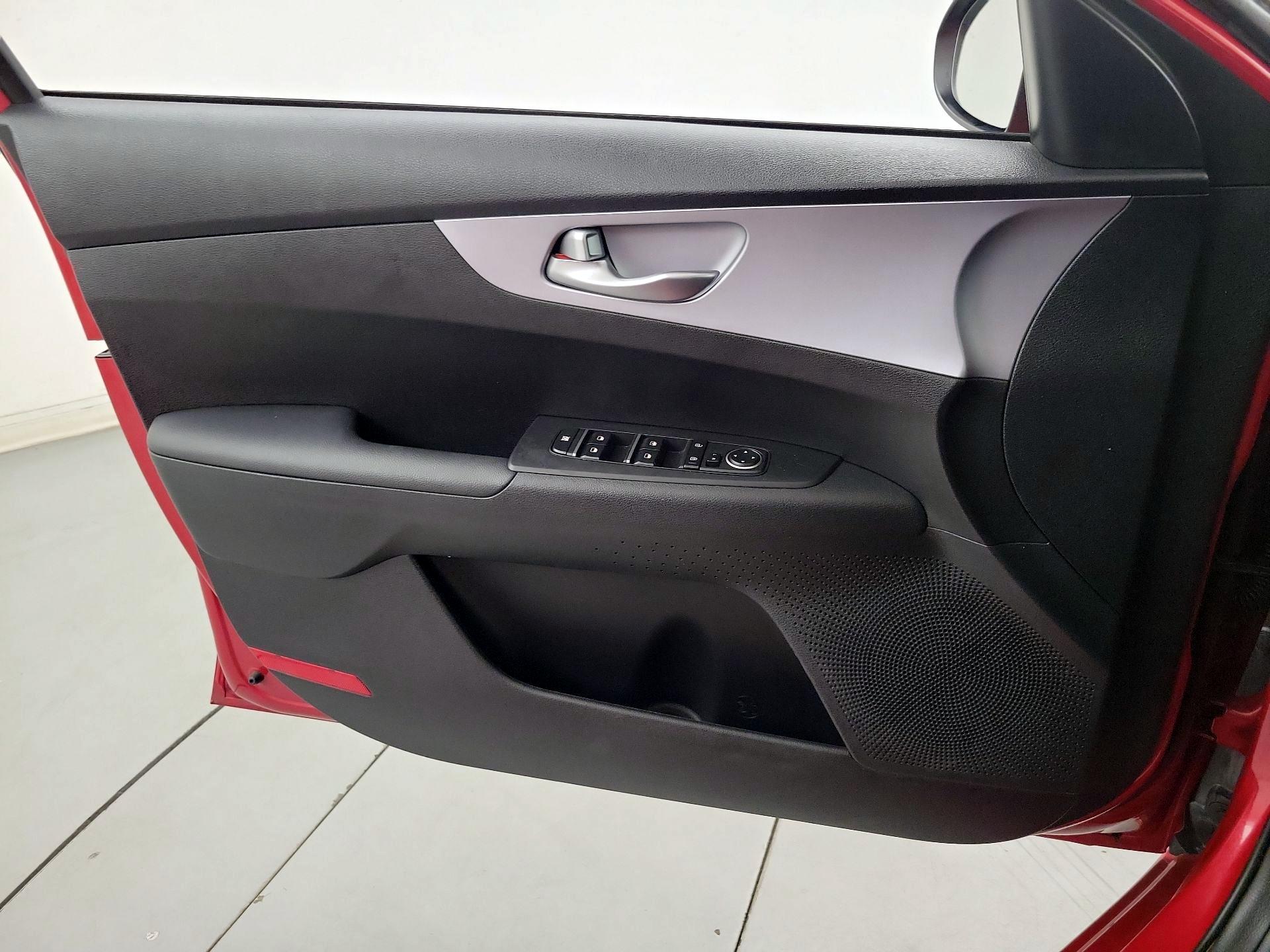 Thumbnail: 2024 Kia Forte - 10