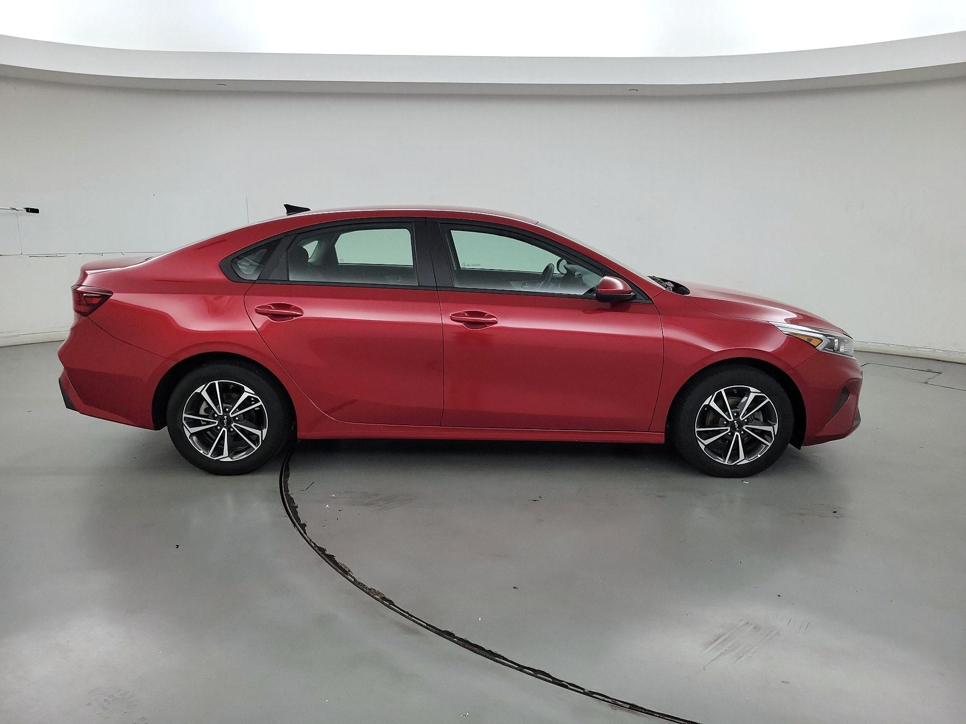 Thumbnail: 2024 Kia Forte - 4