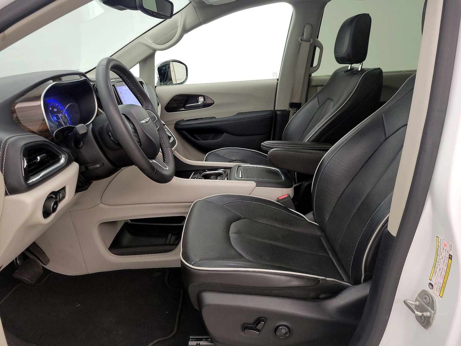 2023 Chrysler Pacifica Limited - Photo 12