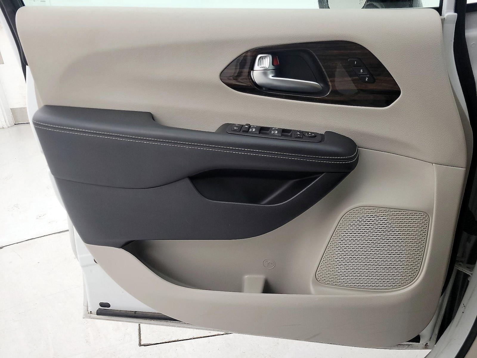 2023 Chrysler Pacifica Limited - Photo 13