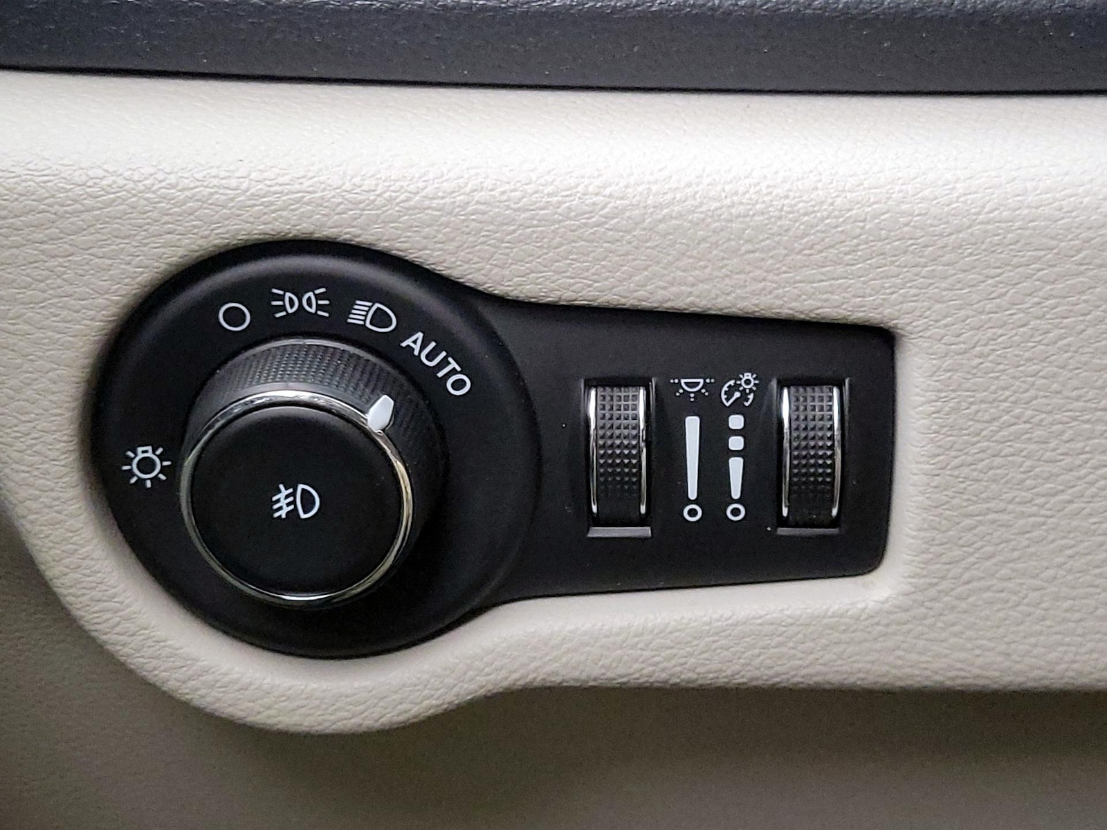 2023 Chrysler Pacifica Limited - Photo 14