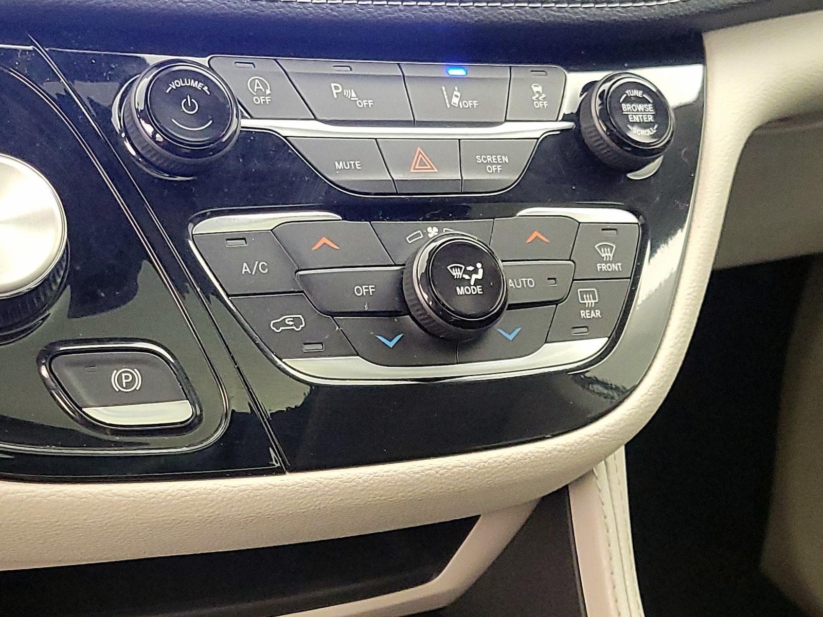 2023 Chrysler Pacifica Limited - Photo 17