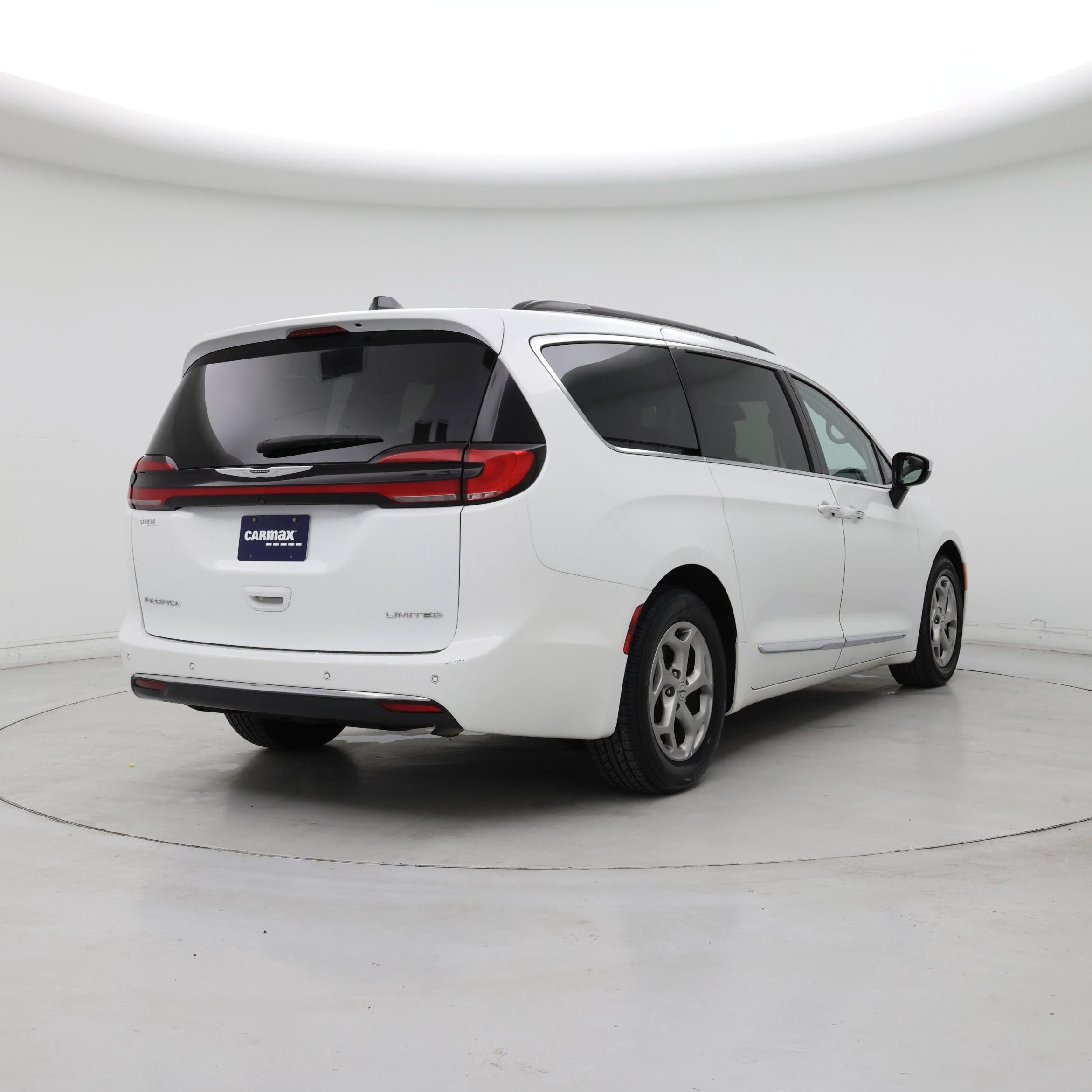 Thumbnail: 2023 Chrysler Pacifica - 8