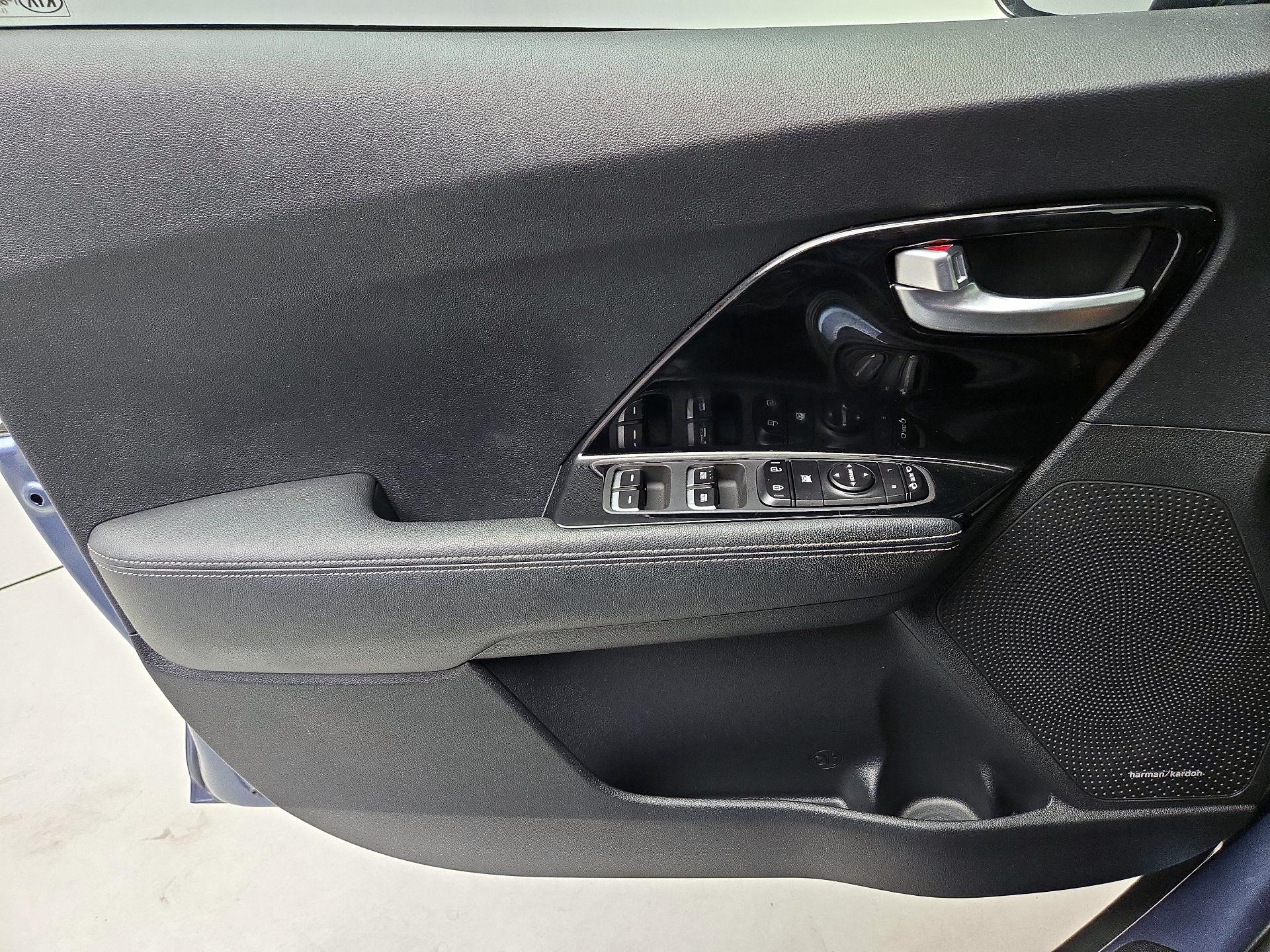 Thumbnail: 2020 Kia Niro - 12