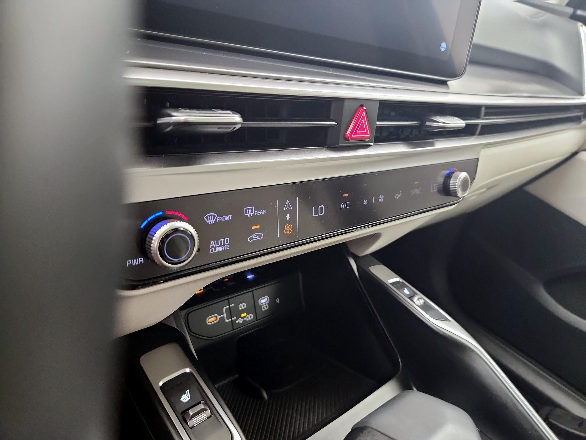 Thumbnail: 2024 Kia Sorento - 16
