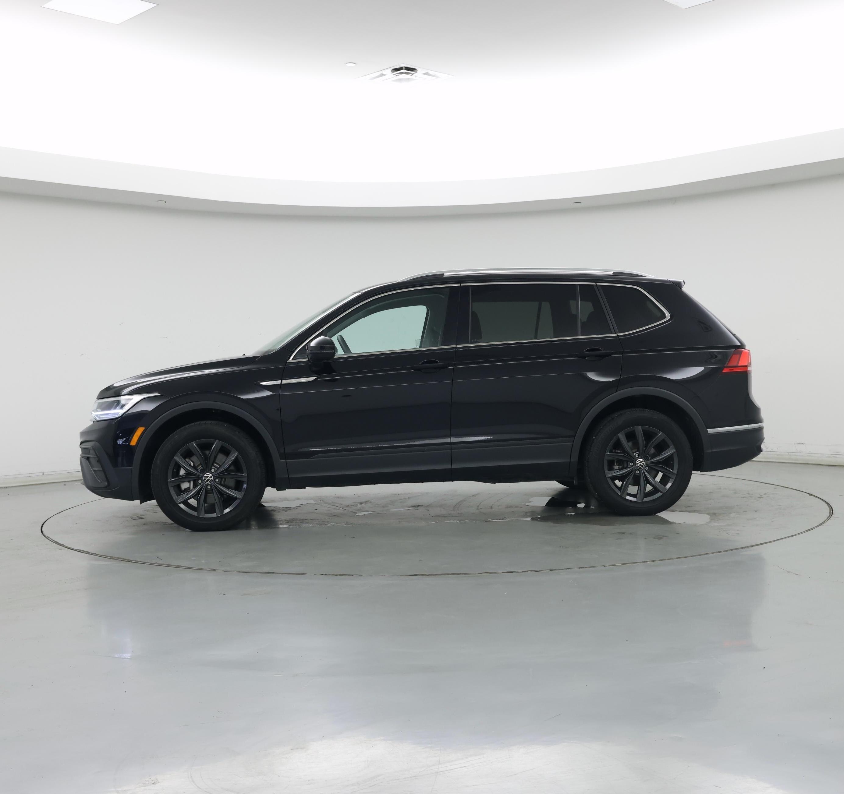 Thumbnail: 2024 Volkswagen Tiguan - 3