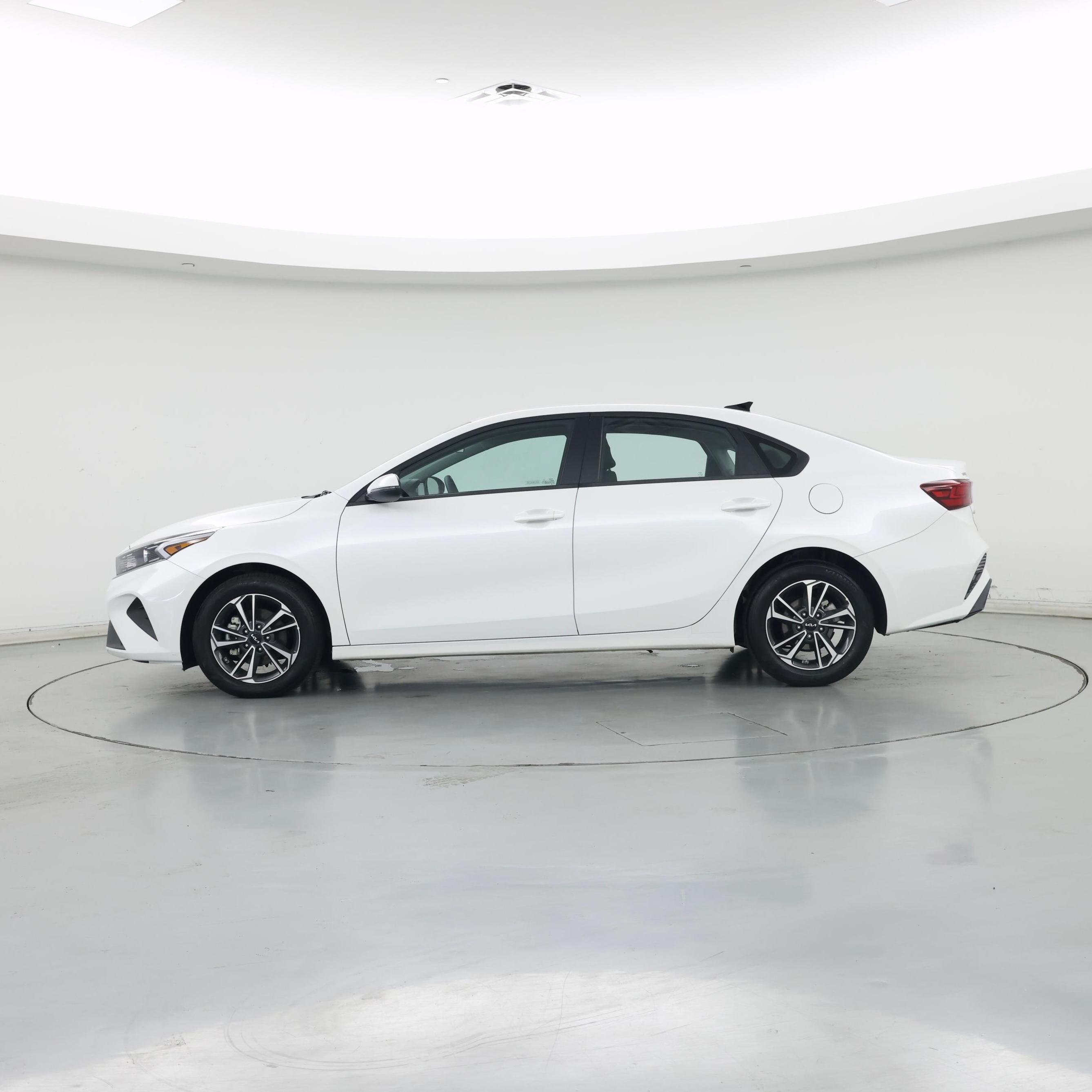 Thumbnail: 2024 Kia Forte - 3