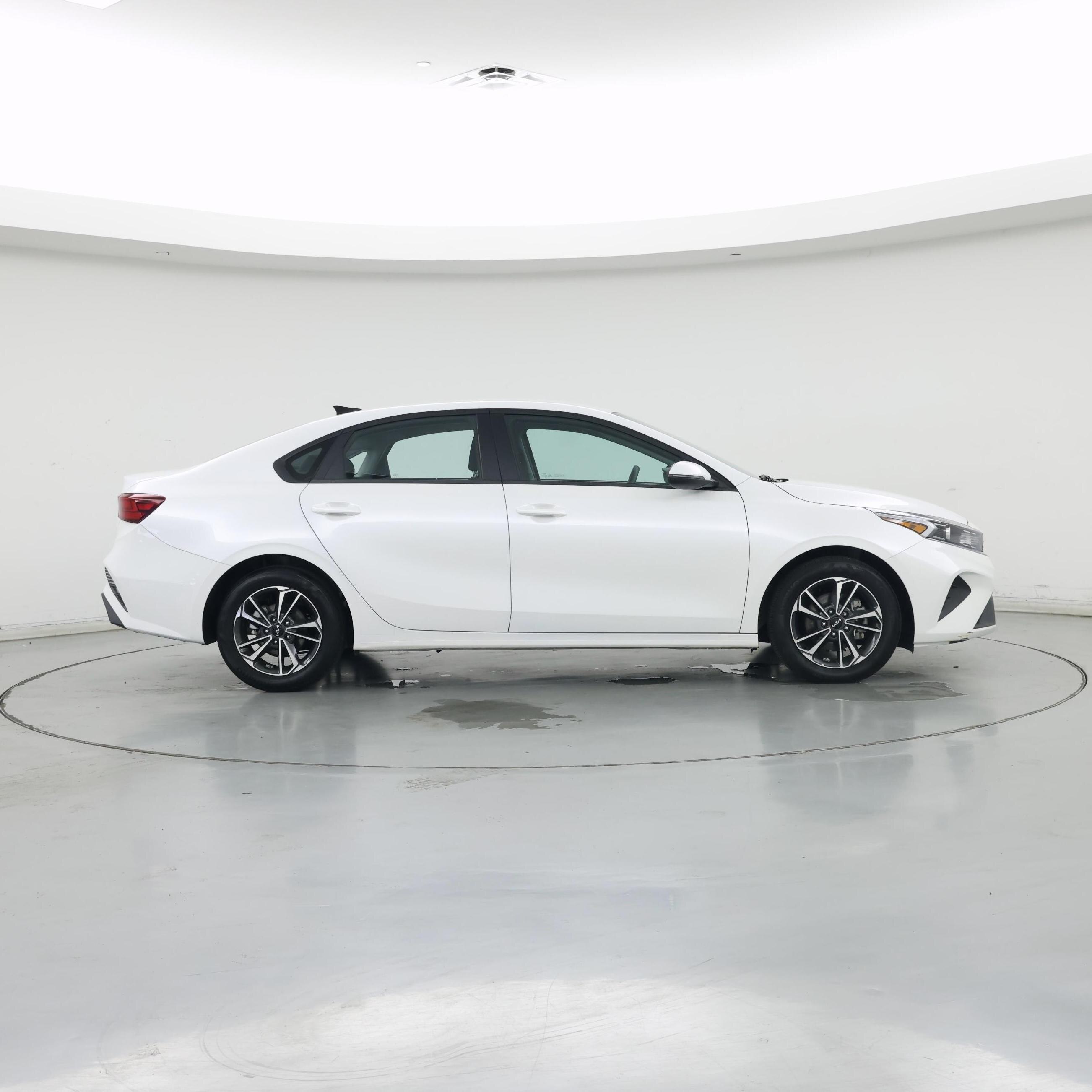 Thumbnail: 2024 Kia Forte - 7