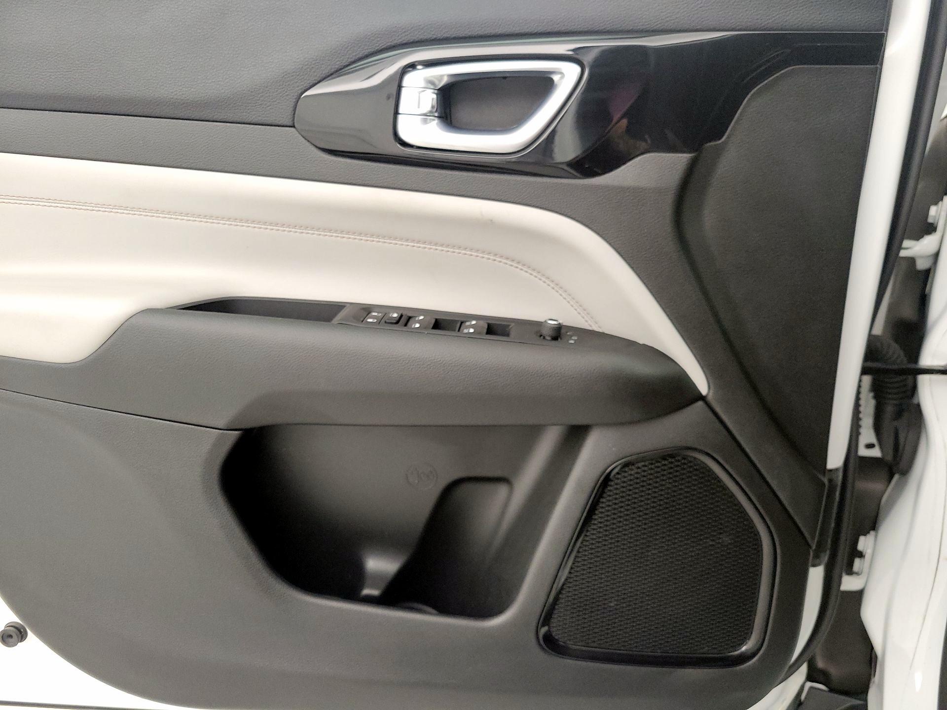 Thumbnail: 2023 Jeep Compass - 12