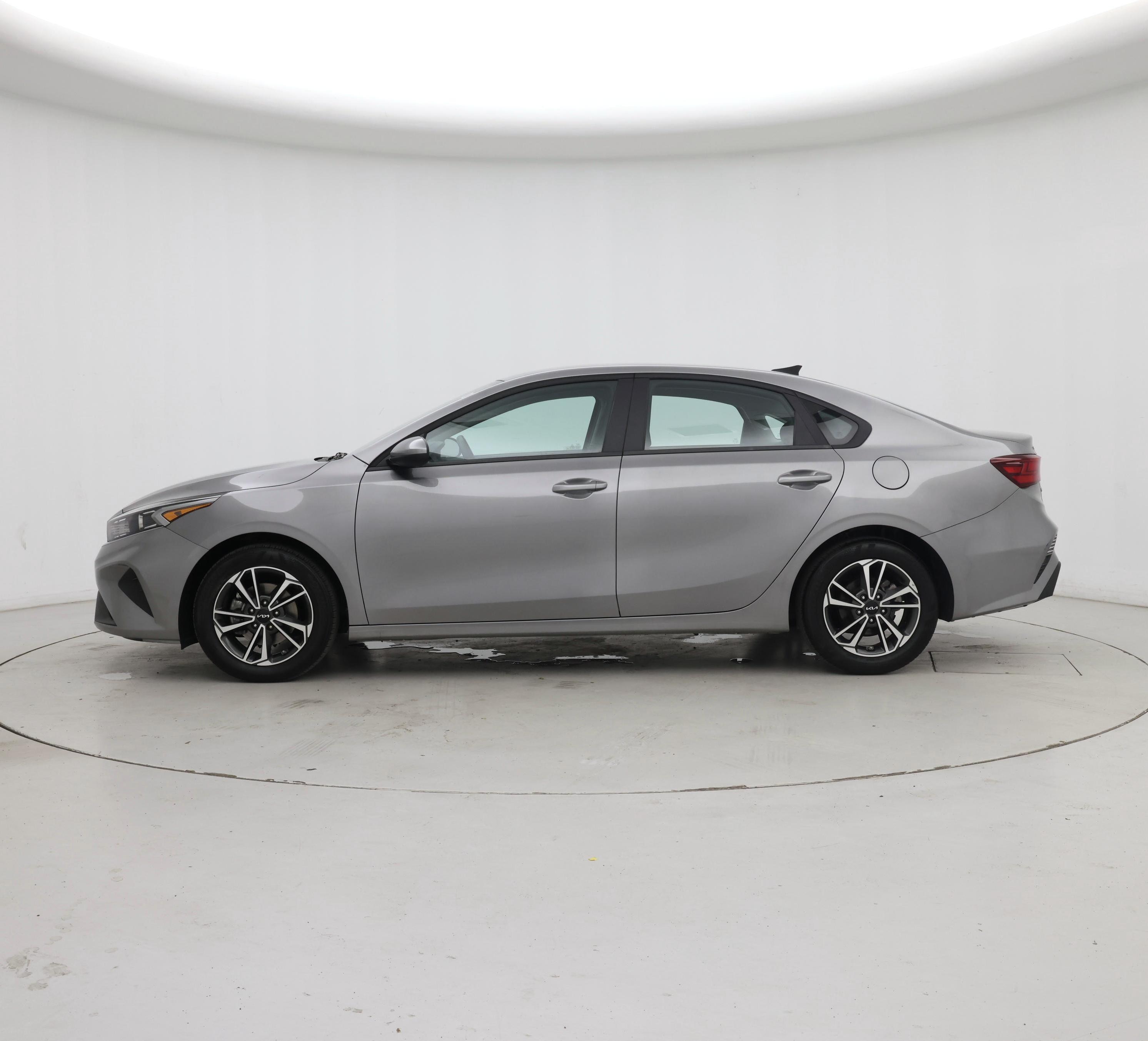 Thumbnail: 2024 Kia Forte - 3