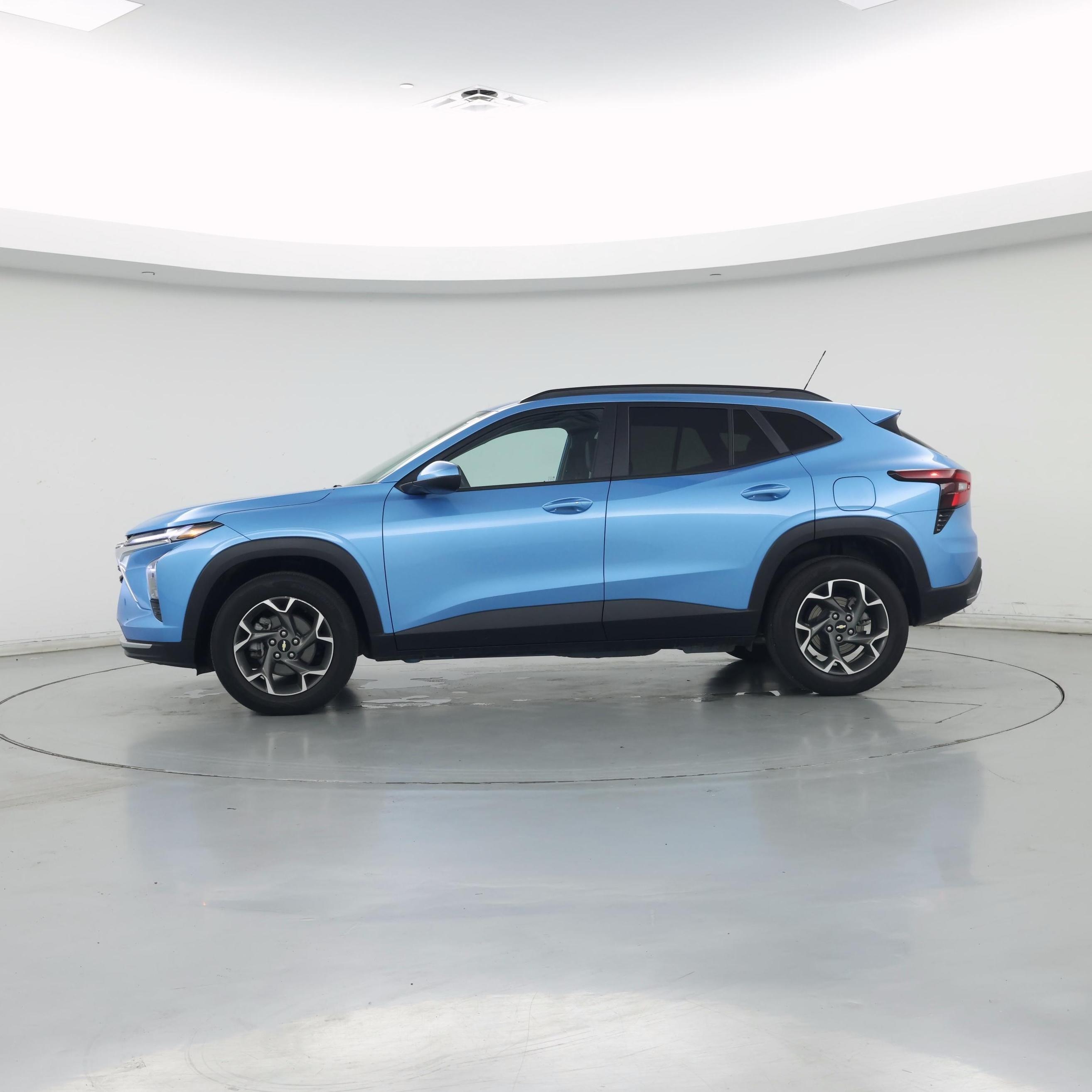 Thumbnail: 2025 Chevrolet Trax - 3