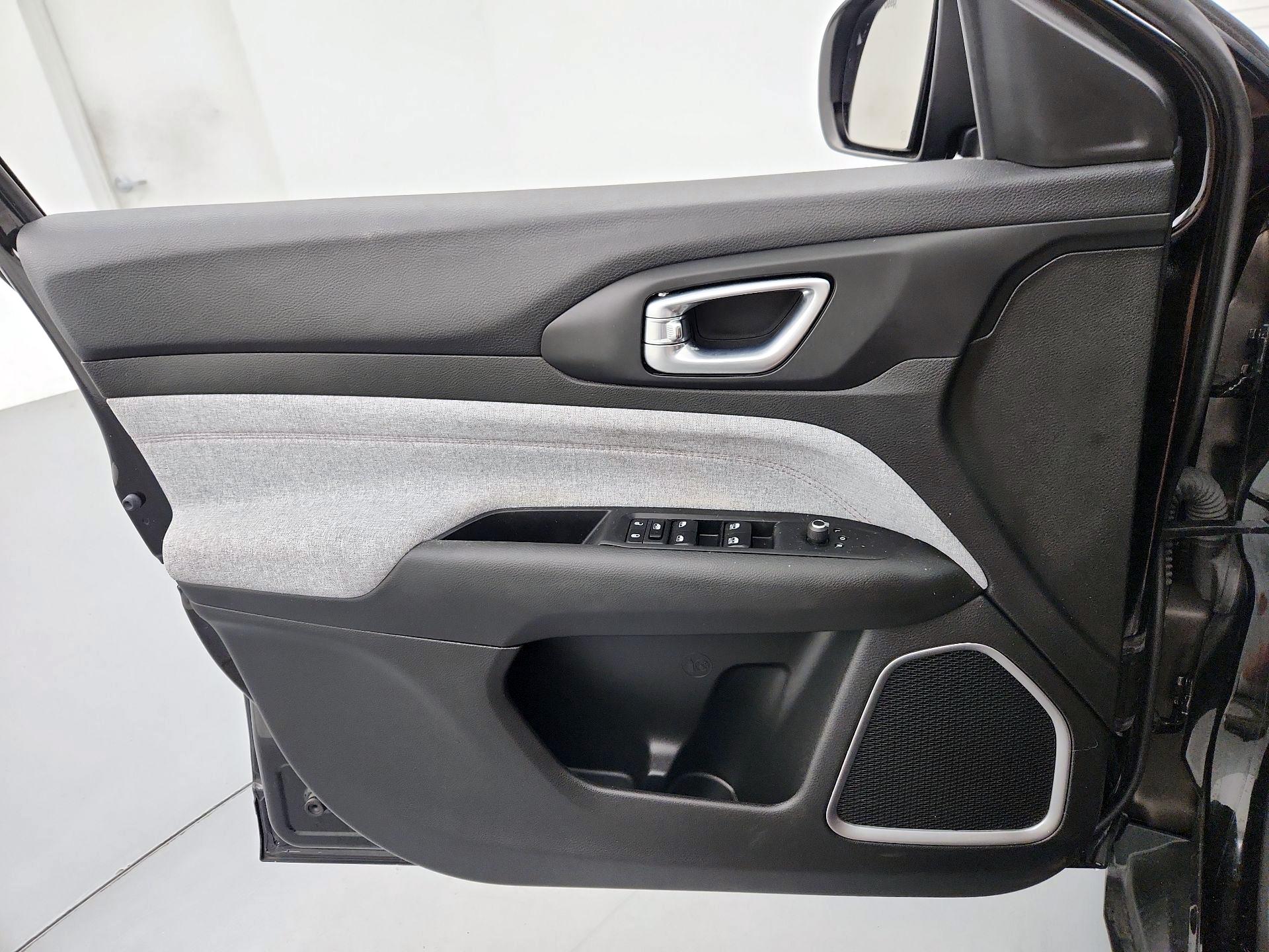 Thumbnail: 2023 Jeep Compass - 12