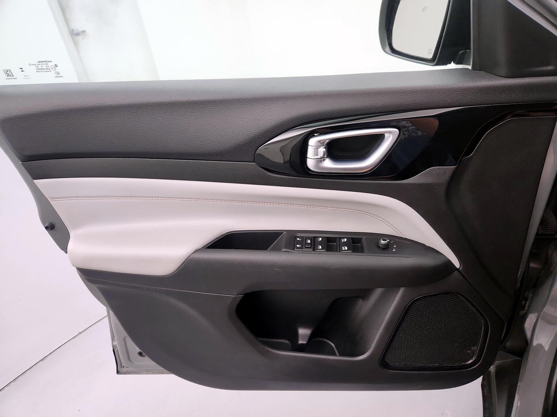 Thumbnail: 2023 Jeep Compass - 12
