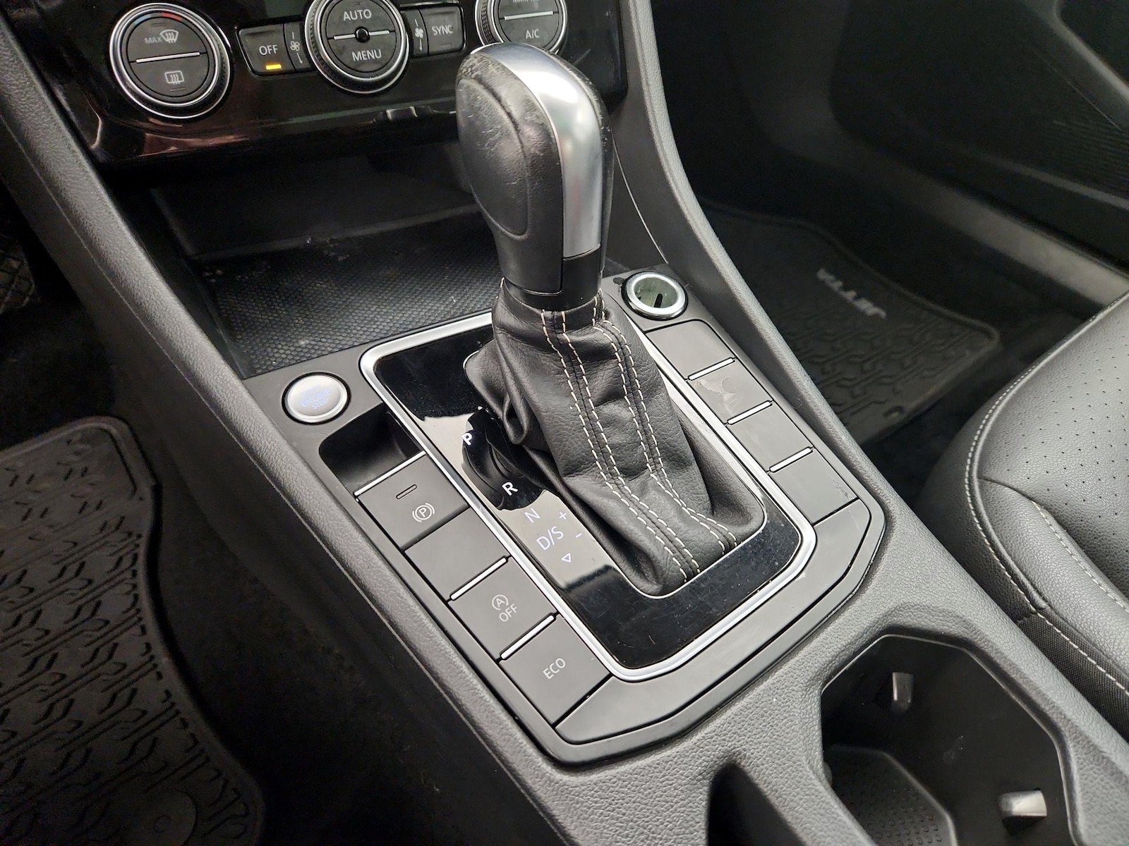 2021 Volkswagen Jetta SE - Photo 18