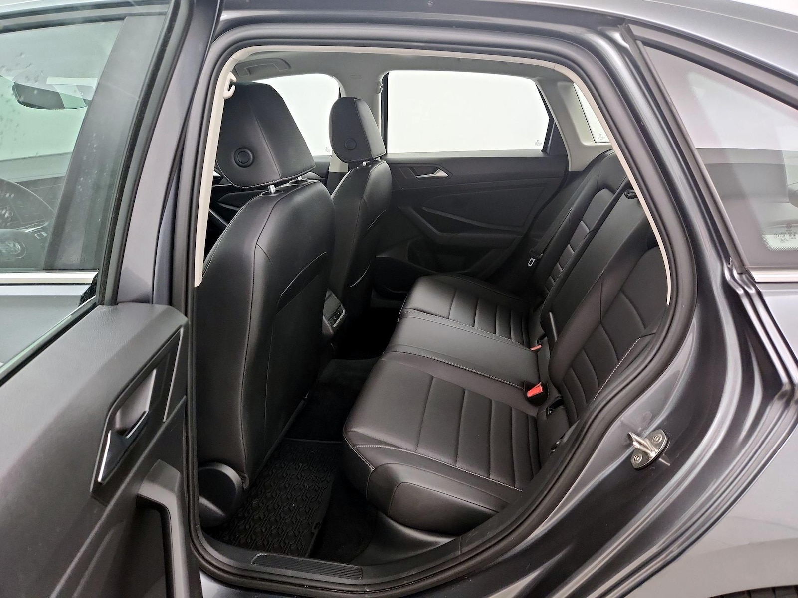 2021 Volkswagen Jetta SE - Photo 21